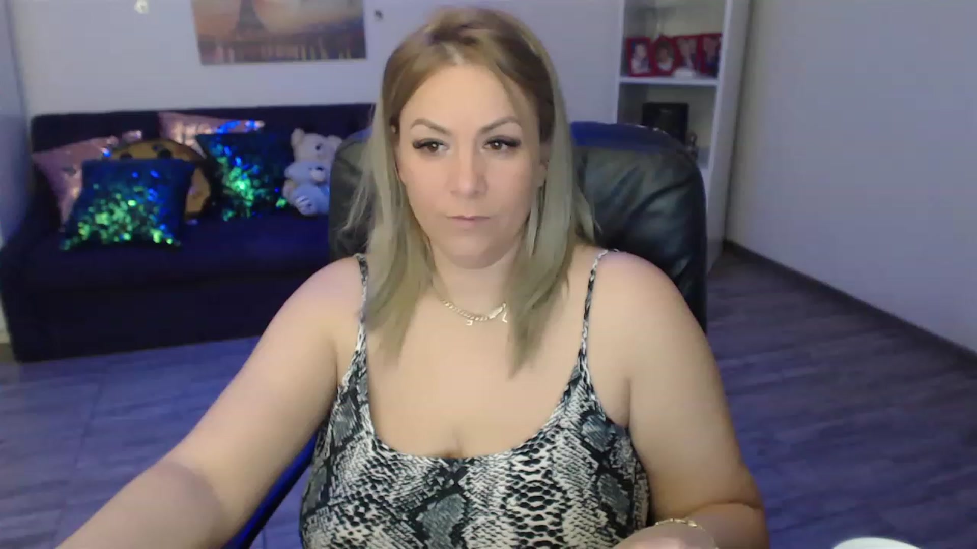 Gallery image thumbnail from A_baby_Boo's myfreecams stream on, 03/24/2023, 20:40 image 5 of 20