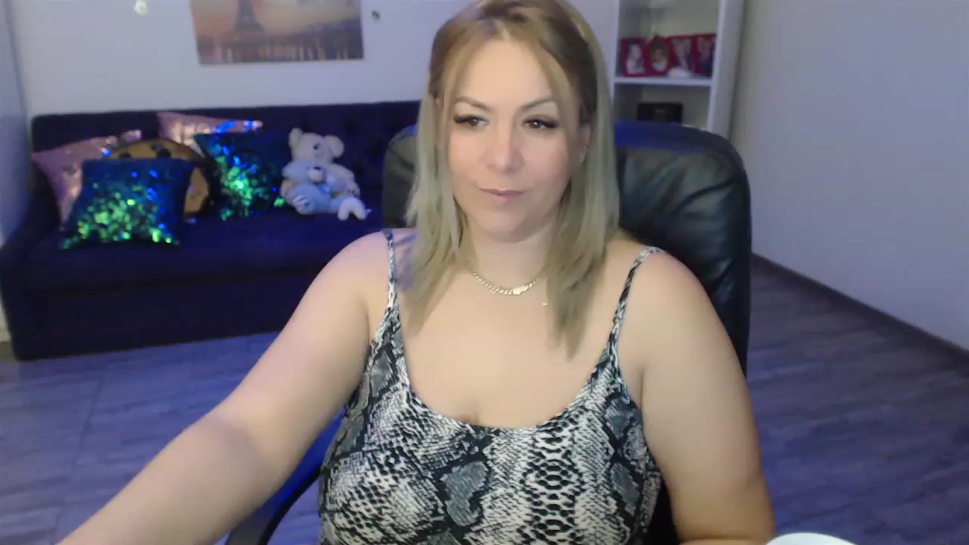 Gallery image thumbnail from A_baby_Boo's myfreecams stream on, 03/24/2023, 20:40 image 15 of 20