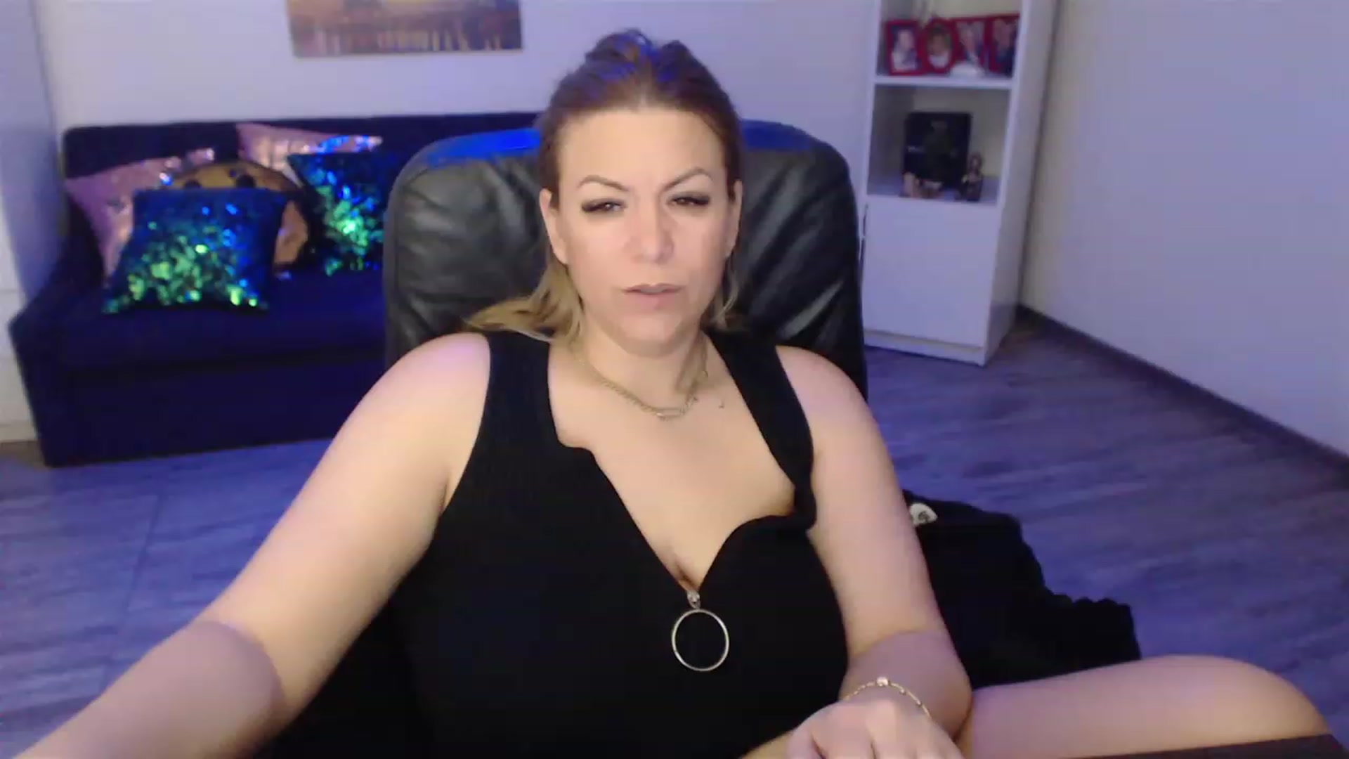 Gallery image thumbnail from A_baby_Boo's myfreecams stream on, 03/25/2023, 10:02 image 4 of 20