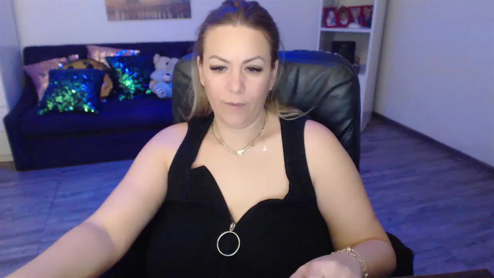 Gallery image thumbnail from A_baby_Boo's myfreecams stream on, 03/25/2023, 10:02 image 13 of 20