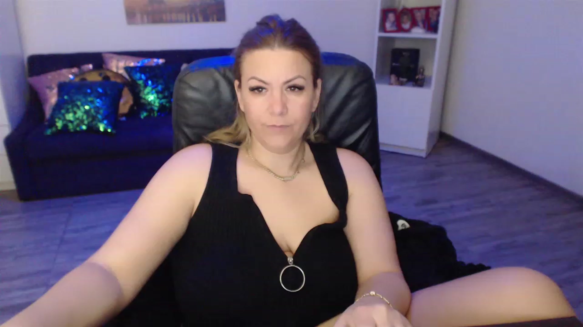 Gallery image thumbnail from A_baby_Boo's myfreecams stream on, 03/25/2023, 10:02 image 1 of 20