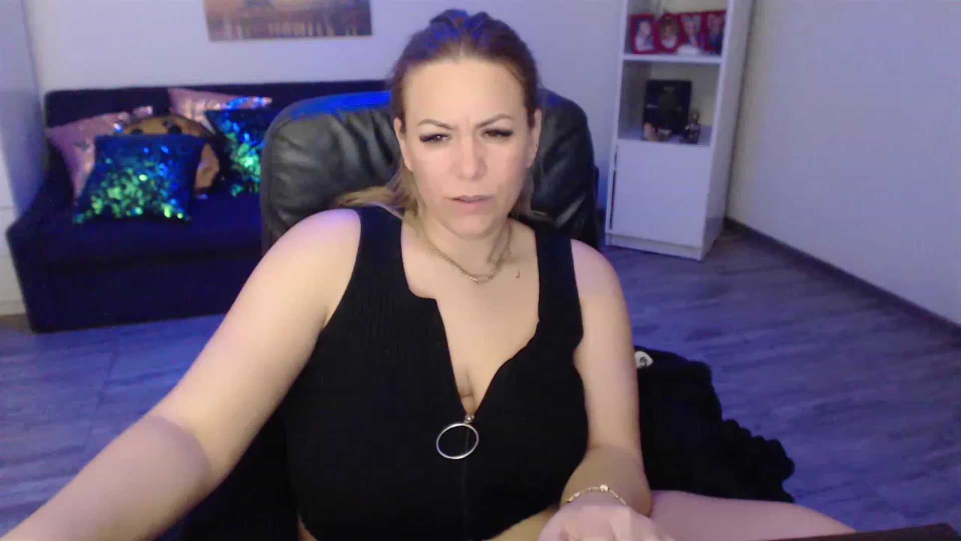 Gallery image thumbnail from A_baby_Boo's myfreecams stream on, 03/25/2023, 10:02 image 7 of 20