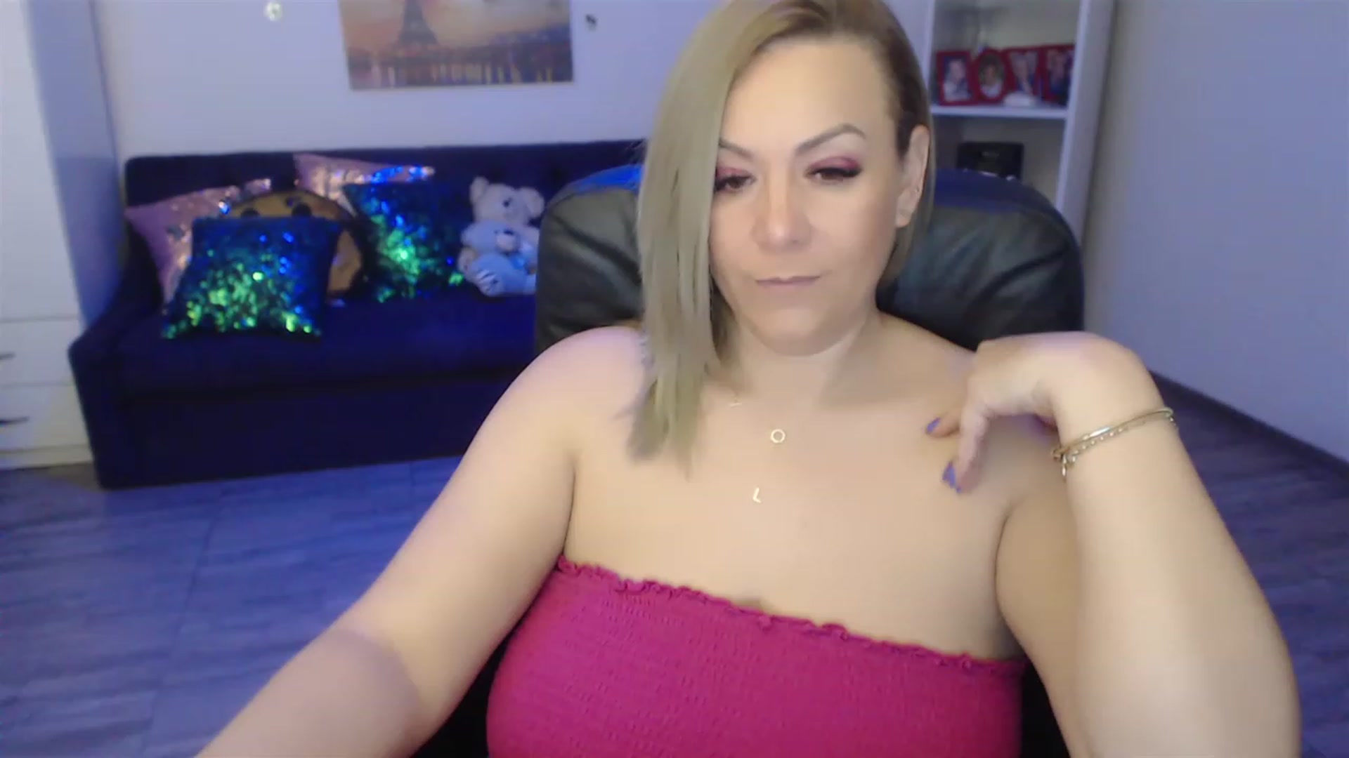 Gallery image thumbnail from A_baby_Boo's myfreecams stream on, 03/26/2023, 12:26 image 10 of 20
