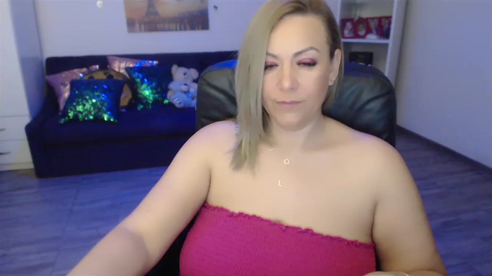 Gallery image thumbnail from A_baby_Boo's myfreecams stream on, 03/26/2023, 12:26 image 11 of 20