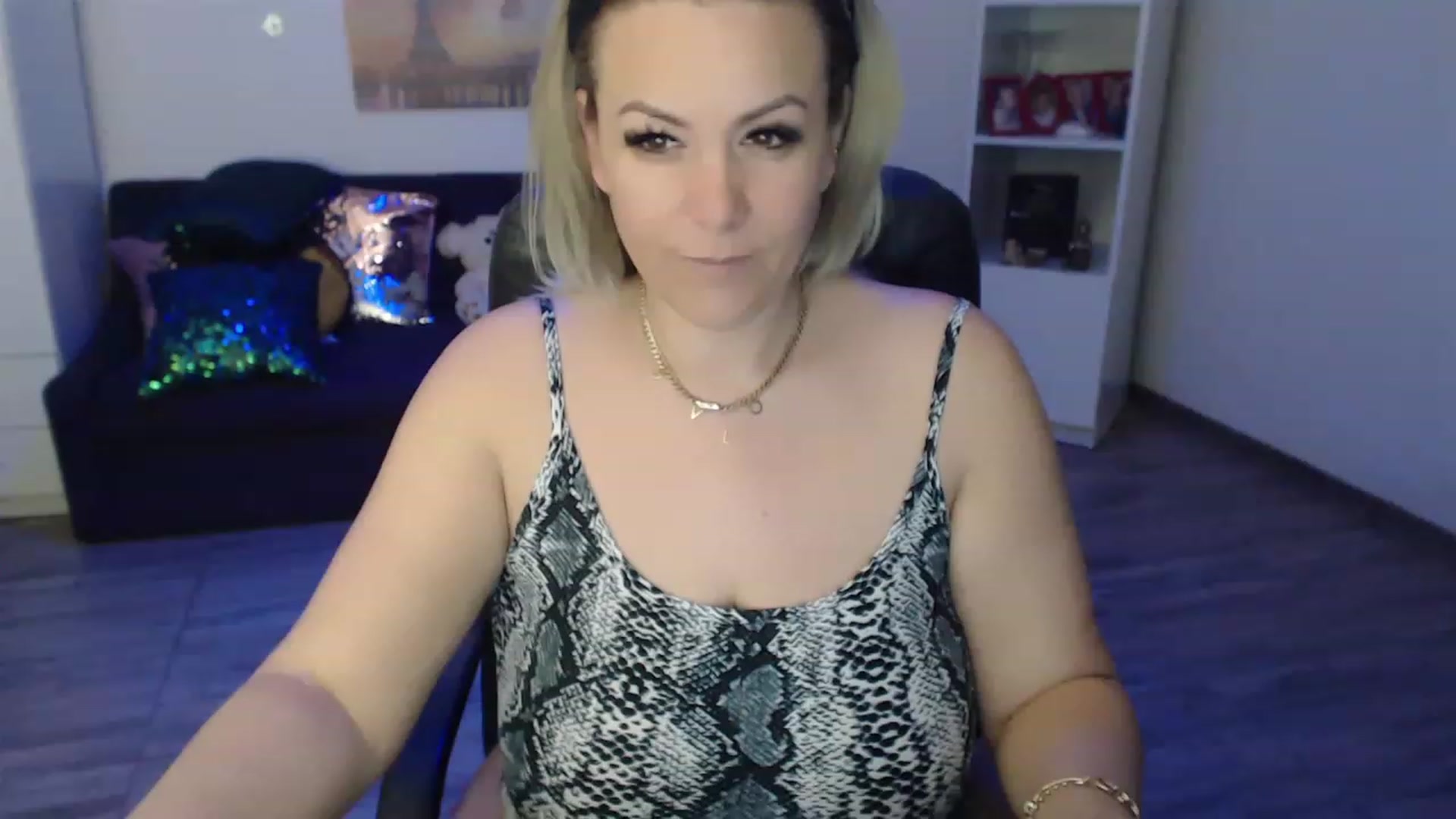 Gallery image thumbnail from A_baby_Boo's myfreecams stream on, 04/01/2023, 12:09 image 4 of 20