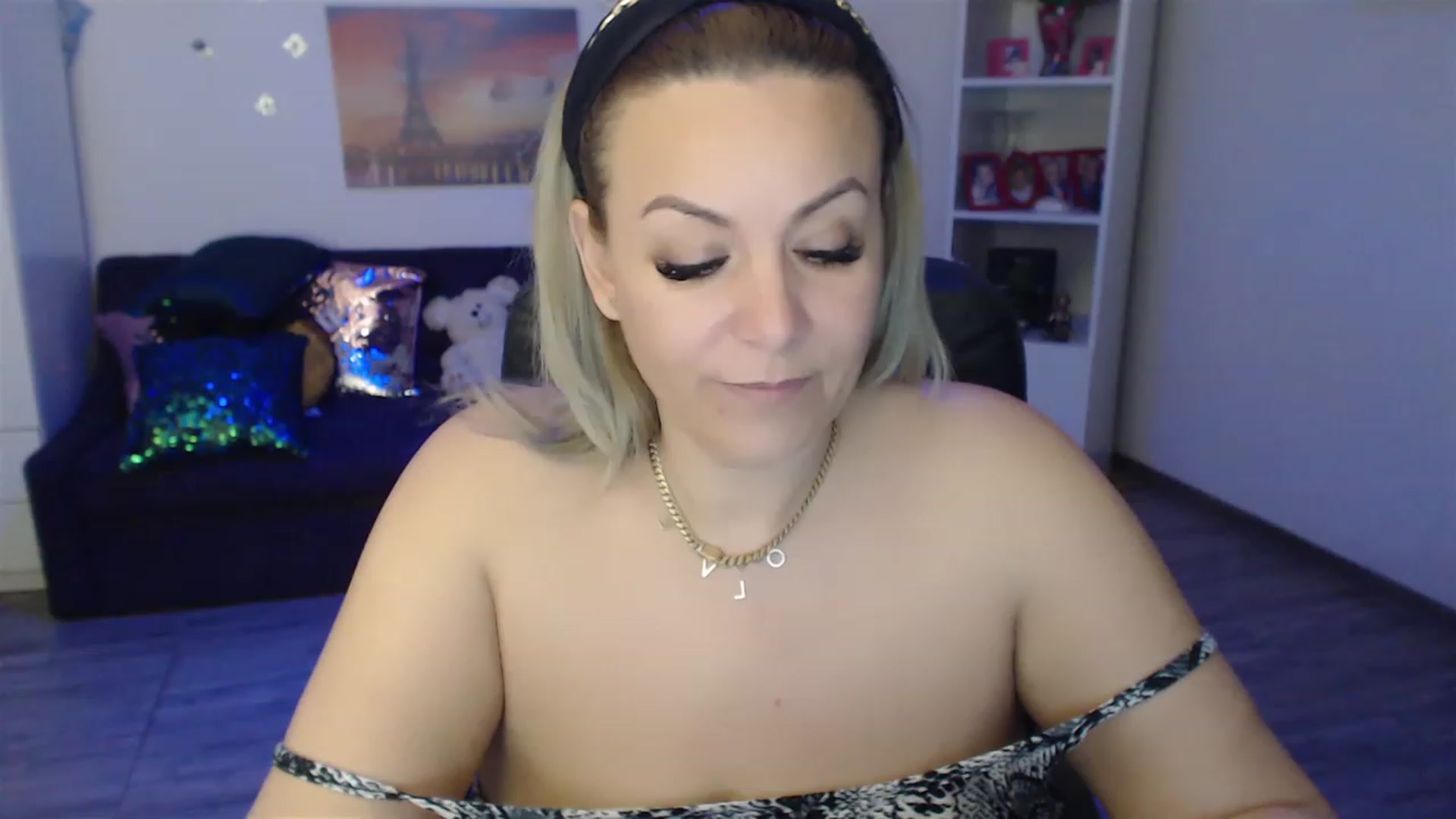 Gallery image thumbnail from A_baby_Boo's myfreecams stream on, 04/01/2023, 13:25 image 4 of 20