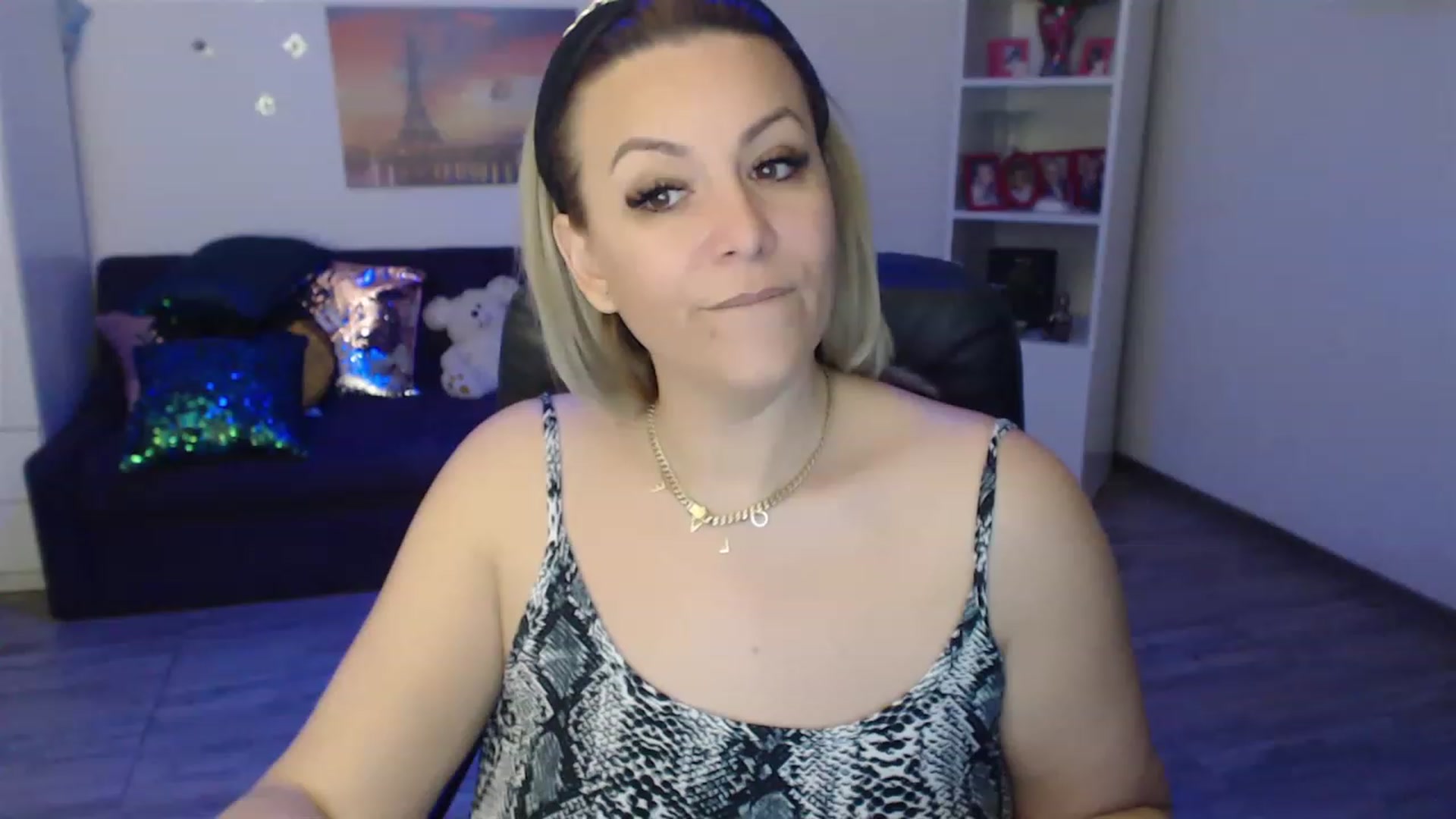 Gallery image thumbnail from A_baby_Boo's myfreecams stream on, 04/01/2023, 13:25 image 10 of 20