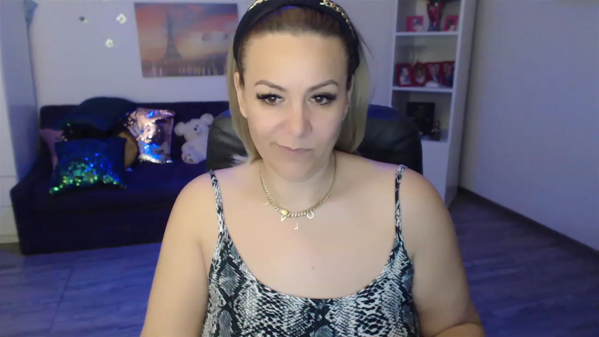 Gallery image thumbnail from A_baby_Boo's myfreecams stream on, 04/01/2023, 13:25 image 9 of 20