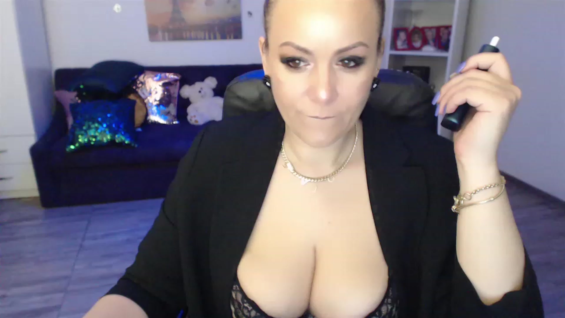 Gallery image thumbnail from A_baby_Boo's myfreecams stream on, 04/01/2023, 18:31 image 13 of 20