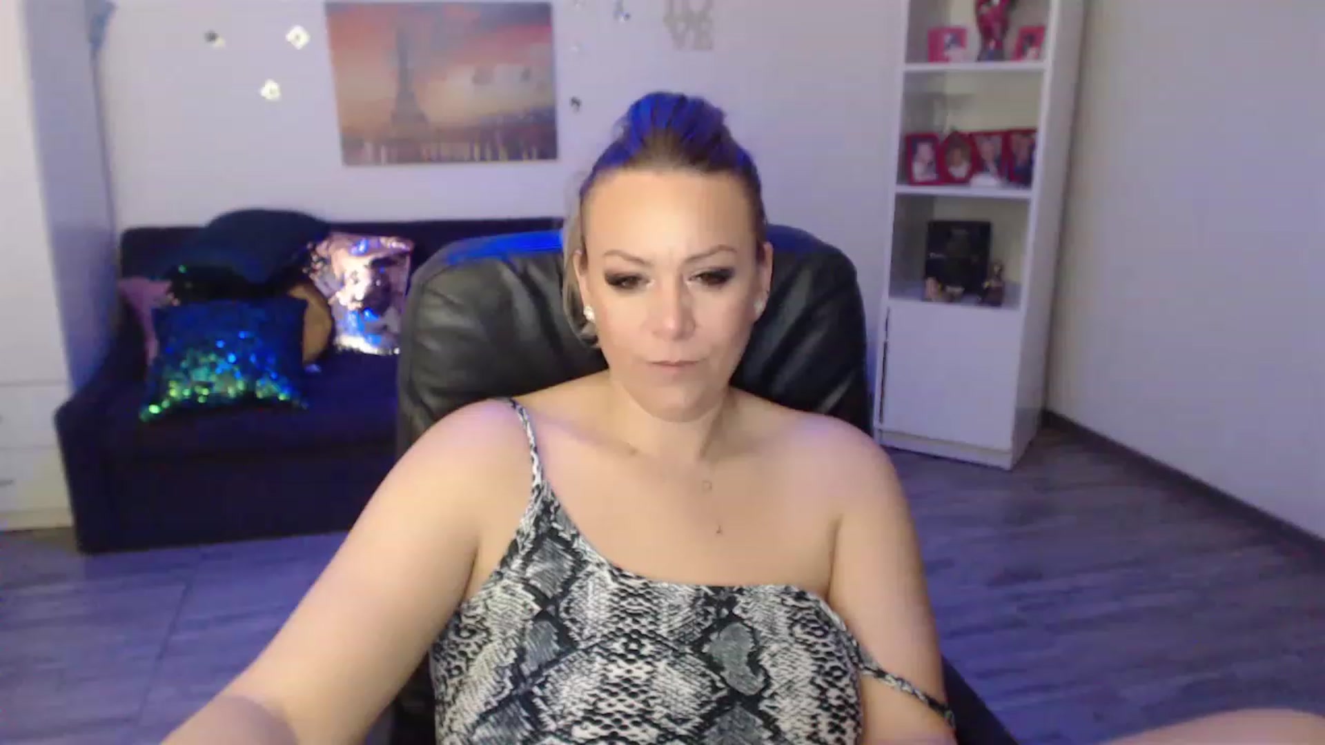 Gallery image thumbnail from A_baby_Boo's myfreecams stream on, 04/02/2023, 19:17 image 13 of 20