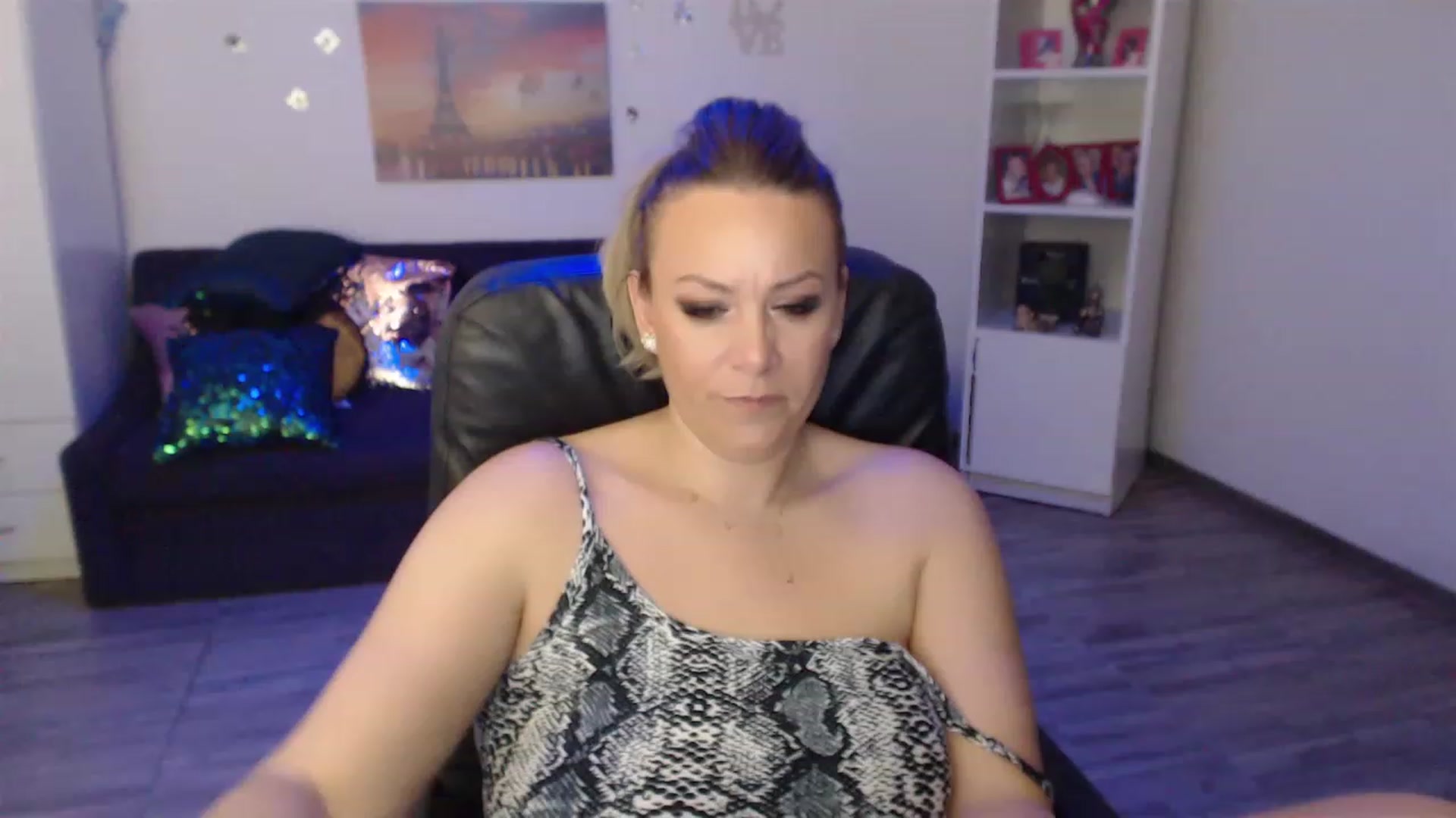 Gallery image thumbnail from A_baby_Boo's myfreecams stream on, 04/02/2023, 19:17 image 12 of 20