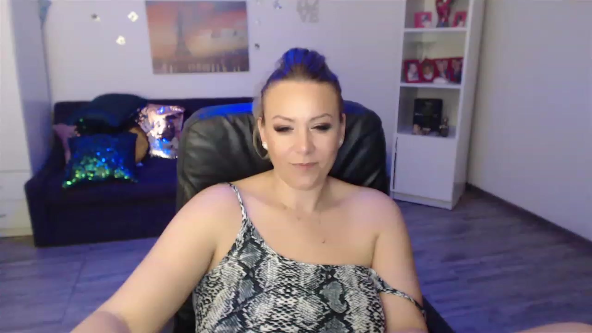 Gallery image thumbnail from A_baby_Boo's myfreecams stream on, 04/02/2023, 19:17 image 17 of 20