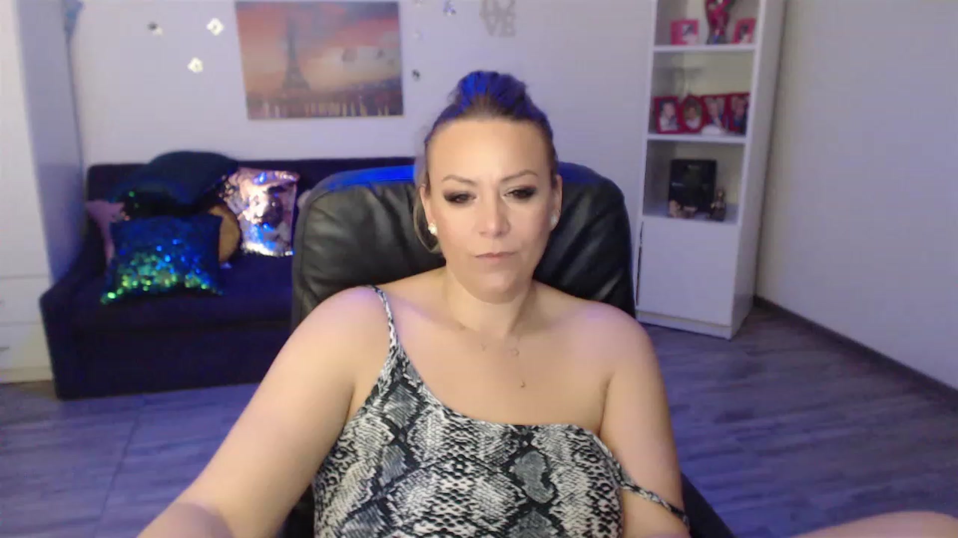 Gallery image thumbnail from A_baby_Boo's myfreecams stream on, 04/02/2023, 19:17 image 16 of 20