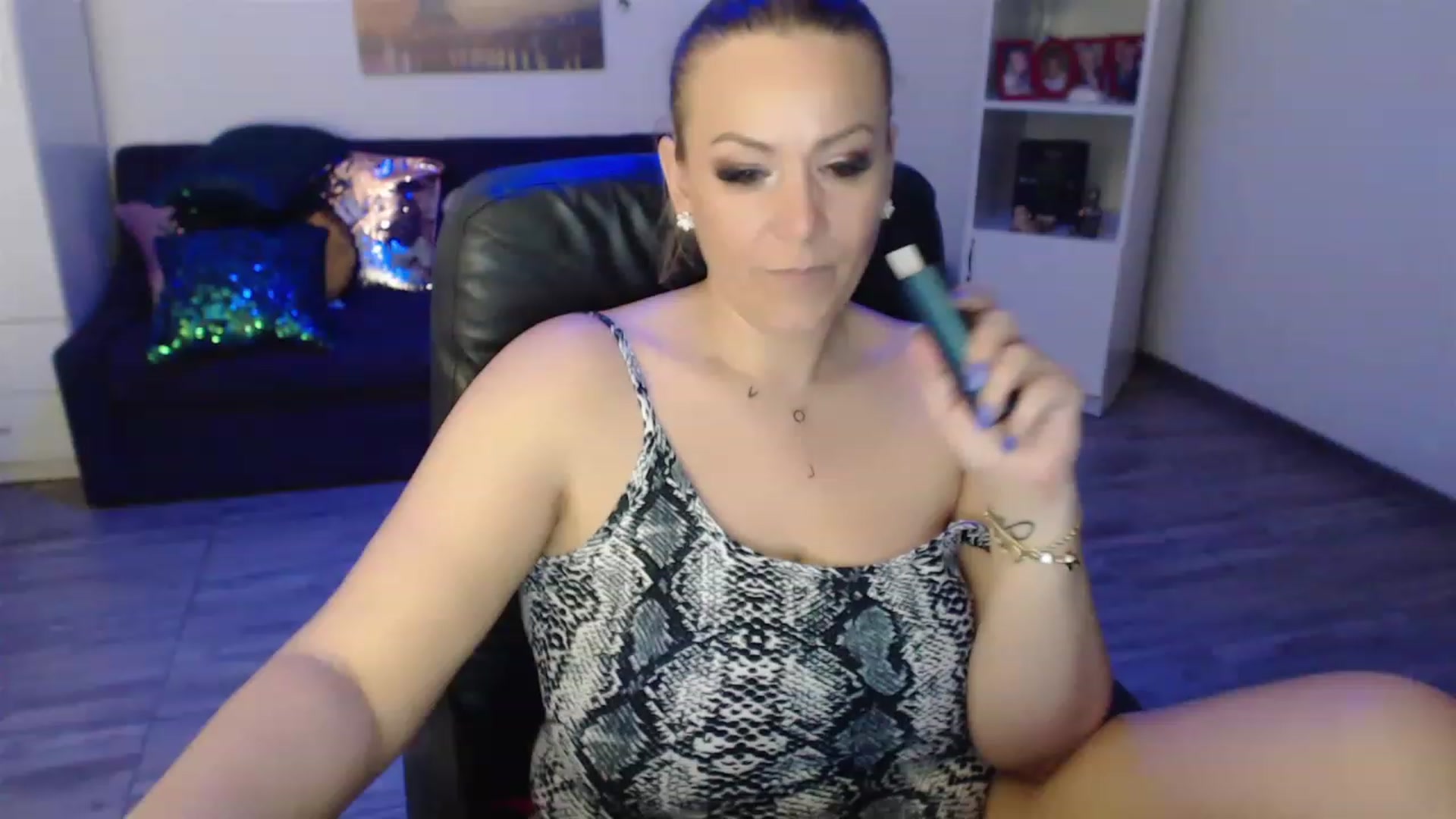 Gallery image thumbnail from A_baby_Boo's myfreecams stream on, 04/03/2023, 19:06 image 8 of 20