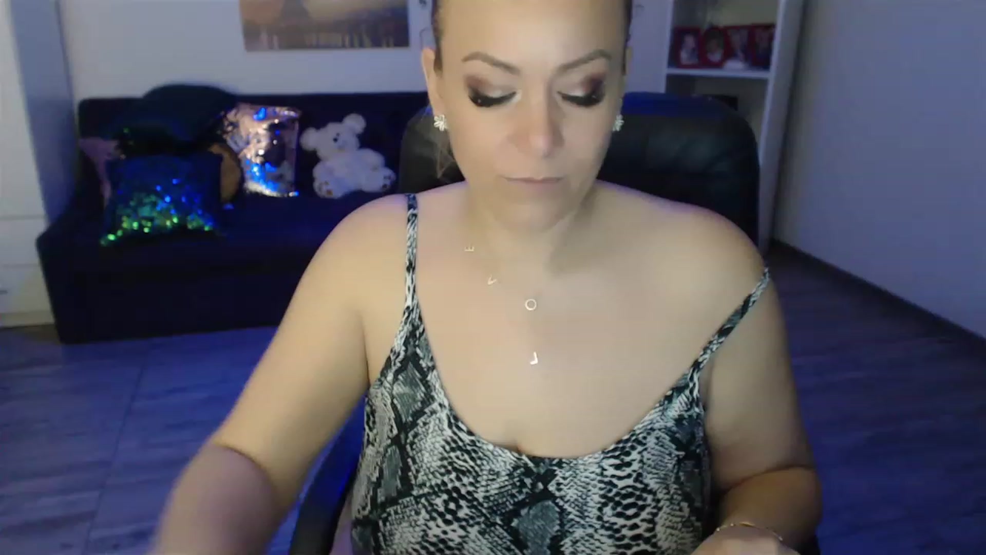 Gallery image thumbnail from A_baby_Boo's myfreecams stream on, 04/03/2023, 19:06 image 4 of 20