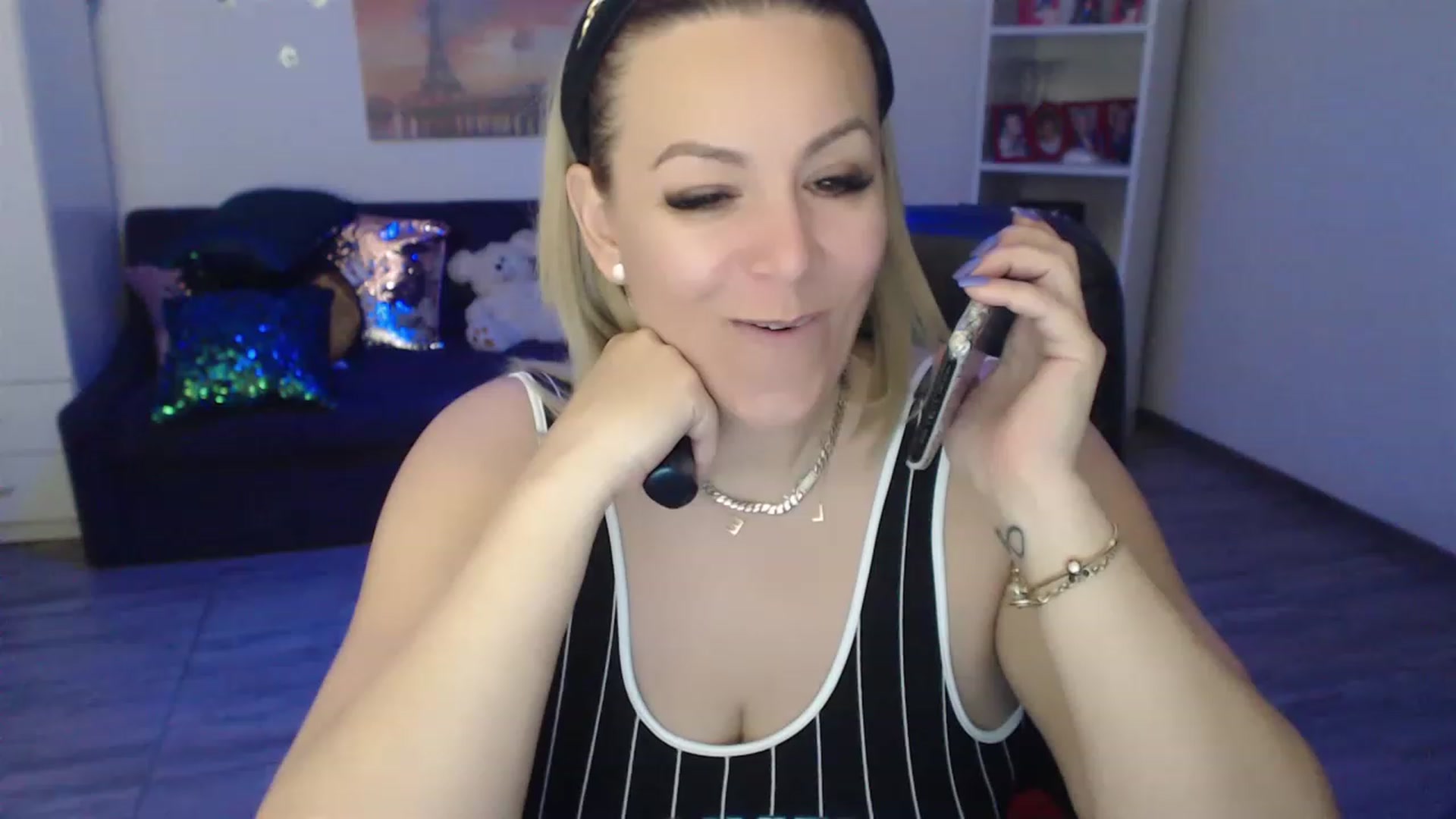 Gallery image thumbnail from A_baby_Boo's myfreecams stream on, 04/07/2023, 13:34 image 19 of 20