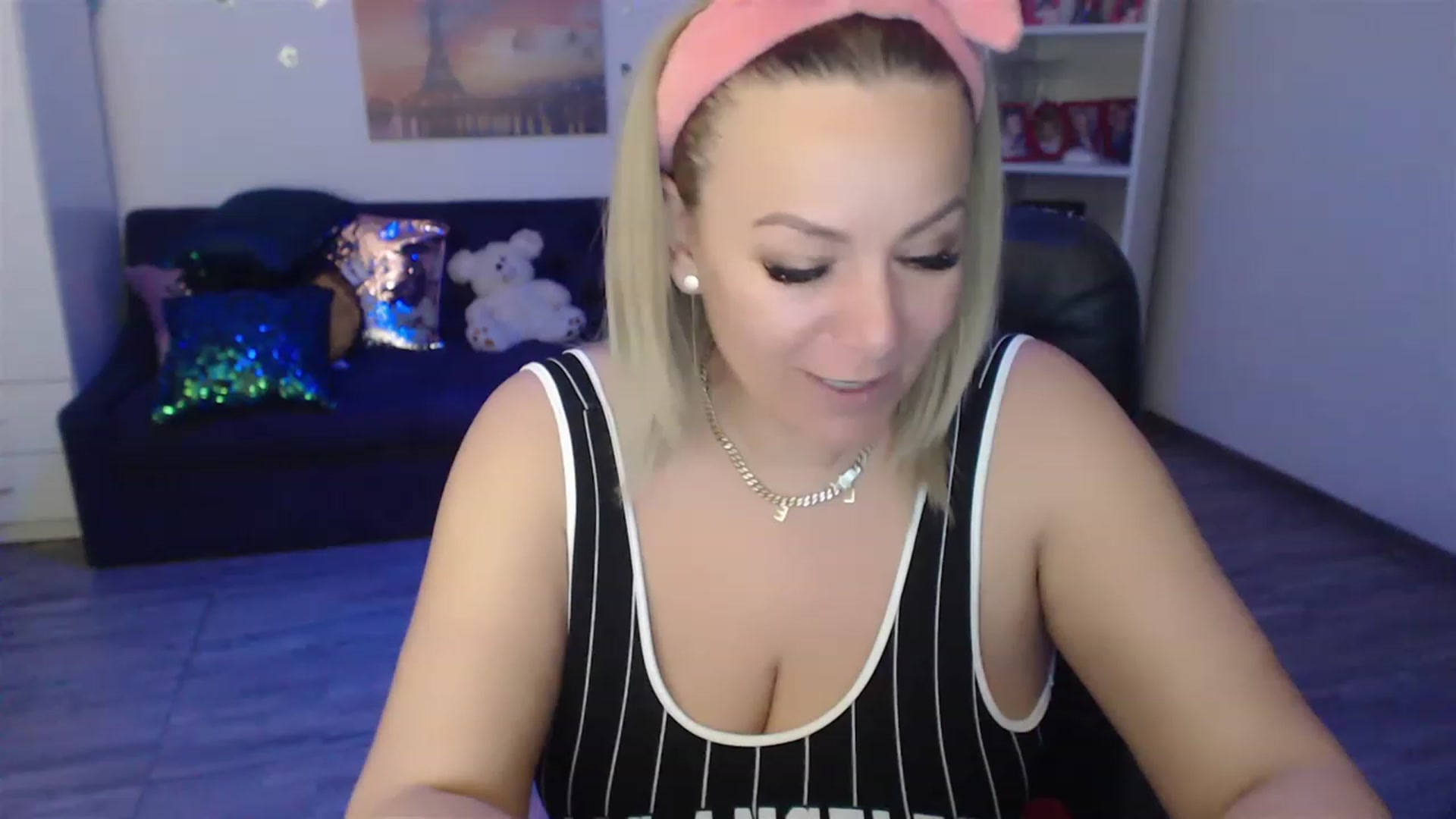 Gallery image thumbnail from A_baby_Boo's myfreecams stream on, 04/07/2023, 13:34 image 2 of 20
