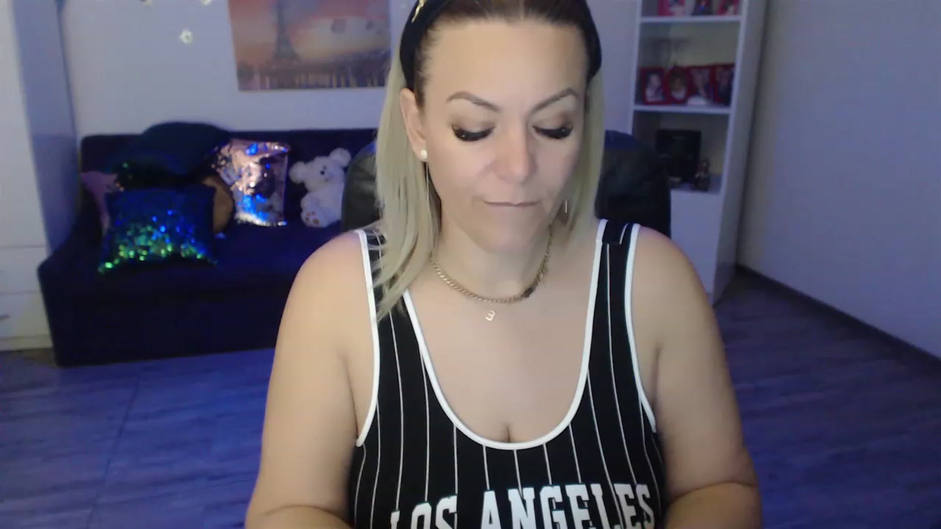 Gallery image thumbnail from A_baby_Boo's myfreecams stream on, 04/07/2023, 13:34 image 9 of 20