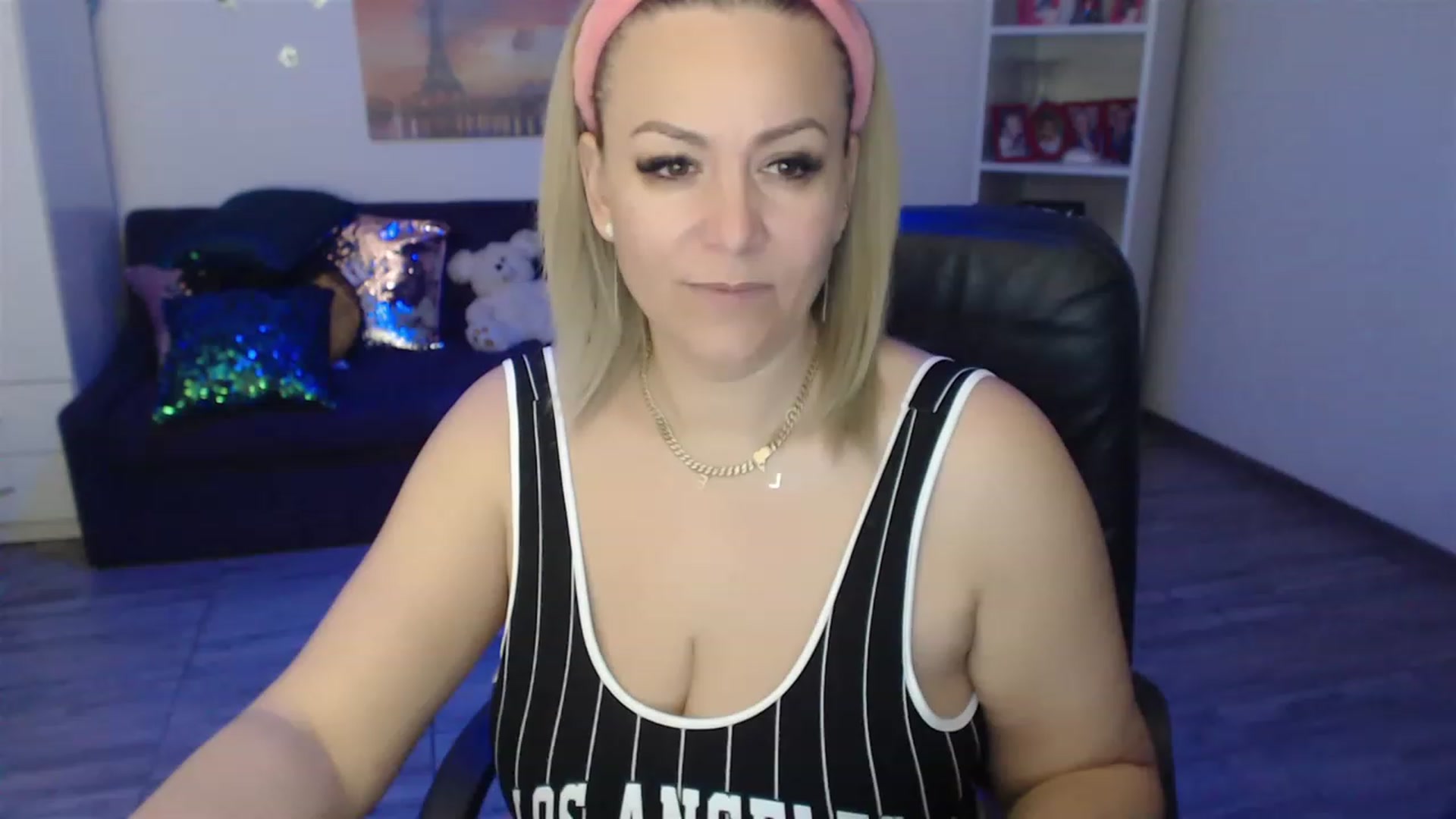 Gallery image thumbnail from A_baby_Boo's myfreecams stream on, 04/07/2023, 13:34 image 1 of 20