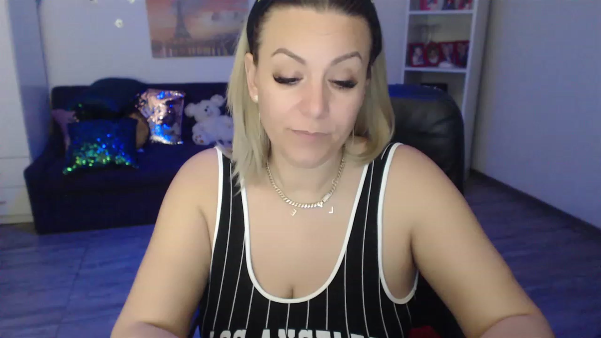 Gallery image thumbnail from A_baby_Boo's myfreecams stream on, 04/07/2023, 13:34 image 18 of 20