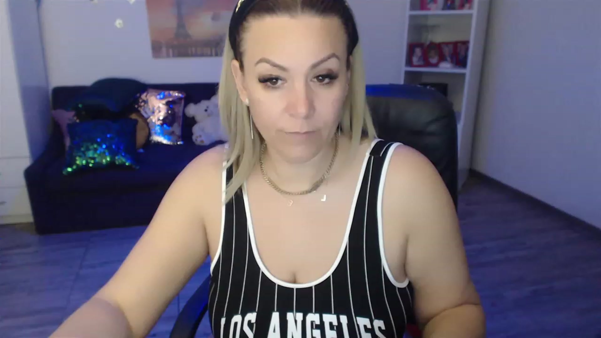 Gallery image thumbnail from A_baby_Boo's myfreecams stream on, 04/07/2023, 13:34 image 8 of 20