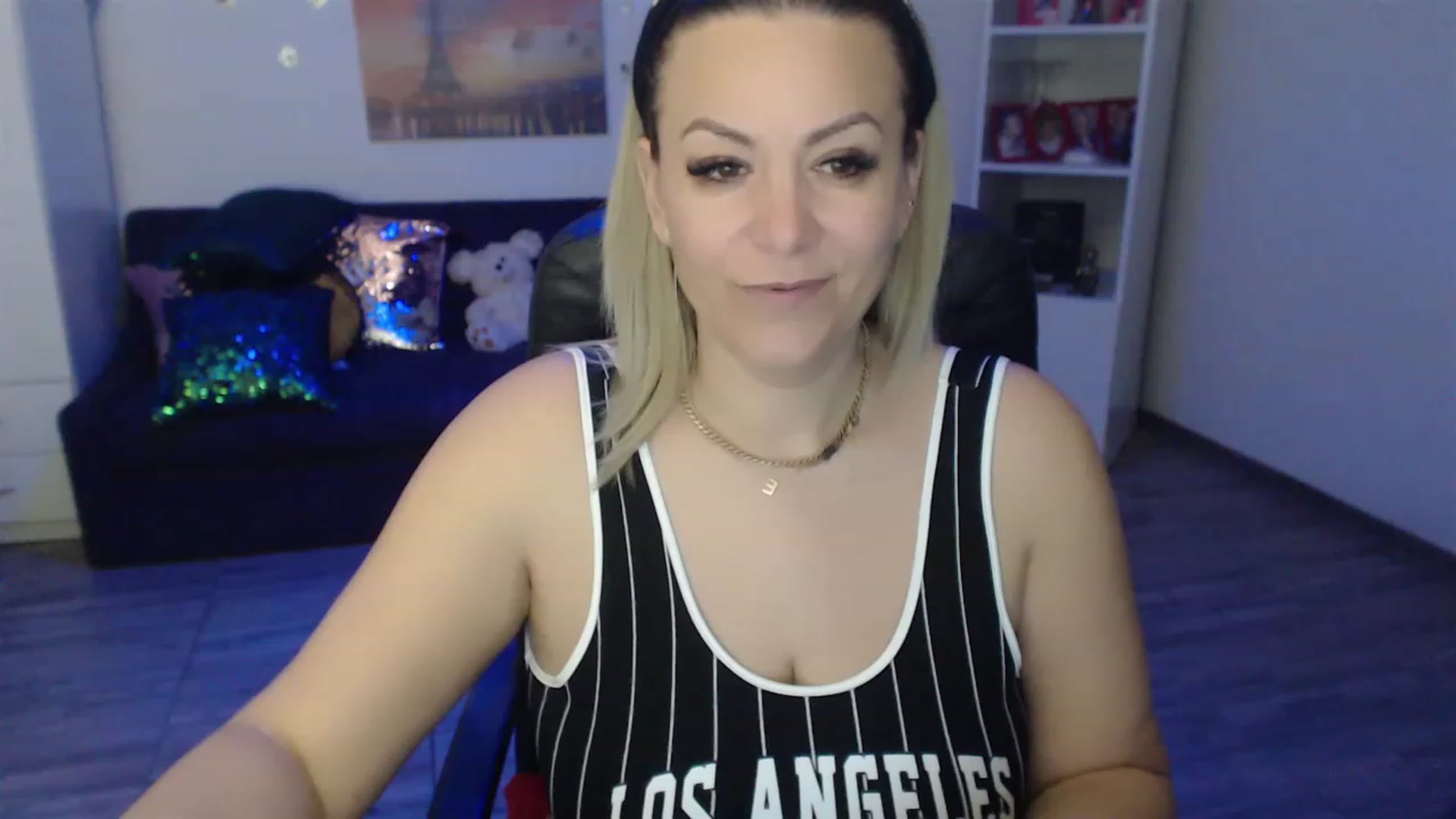Gallery image thumbnail from A_baby_Boo's myfreecams stream on, 04/07/2023, 13:34 image 10 of 20