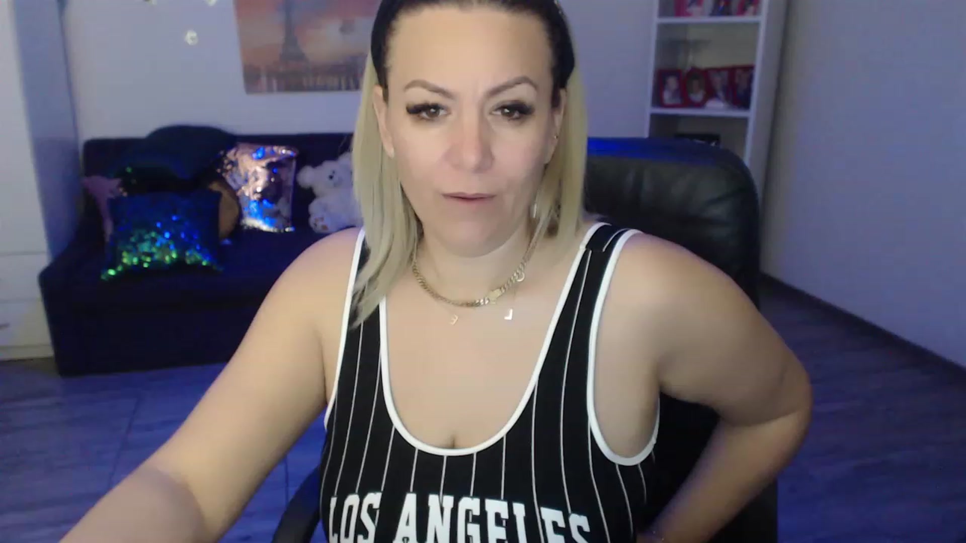 Gallery image thumbnail from A_baby_Boo's myfreecams stream on, 04/07/2023, 13:34 image 12 of 20