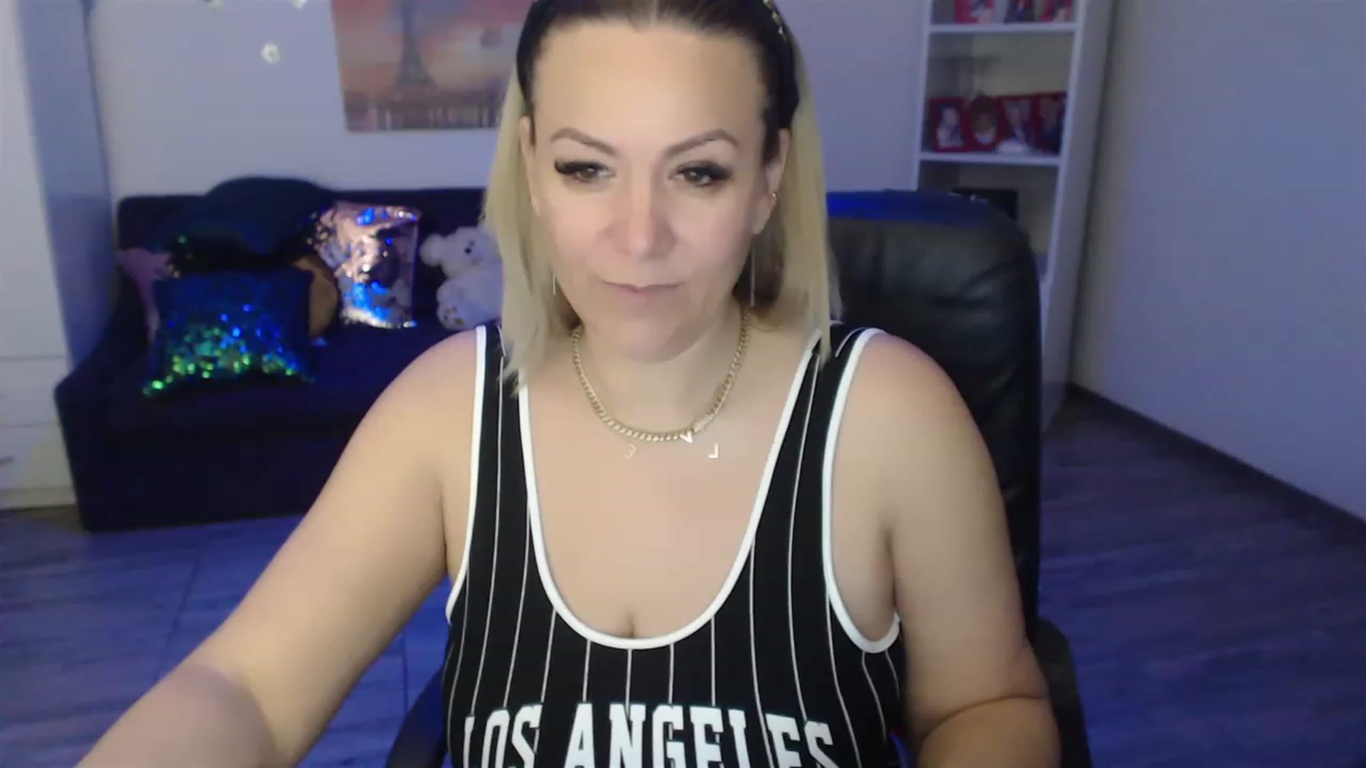 Gallery image thumbnail from A_baby_Boo's myfreecams stream on, 04/07/2023, 13:34 image 16 of 20