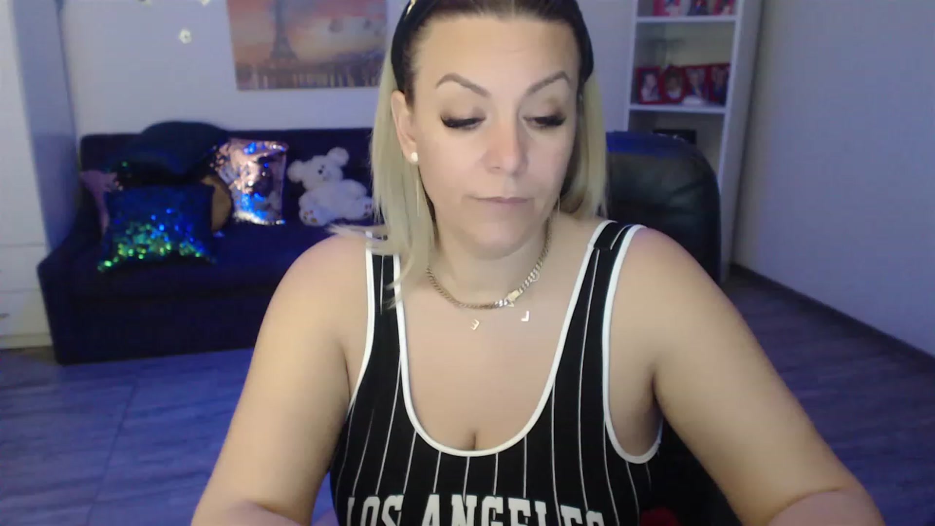 Gallery image thumbnail from A_baby_Boo's myfreecams stream on, 04/07/2023, 13:34 image 7 of 20