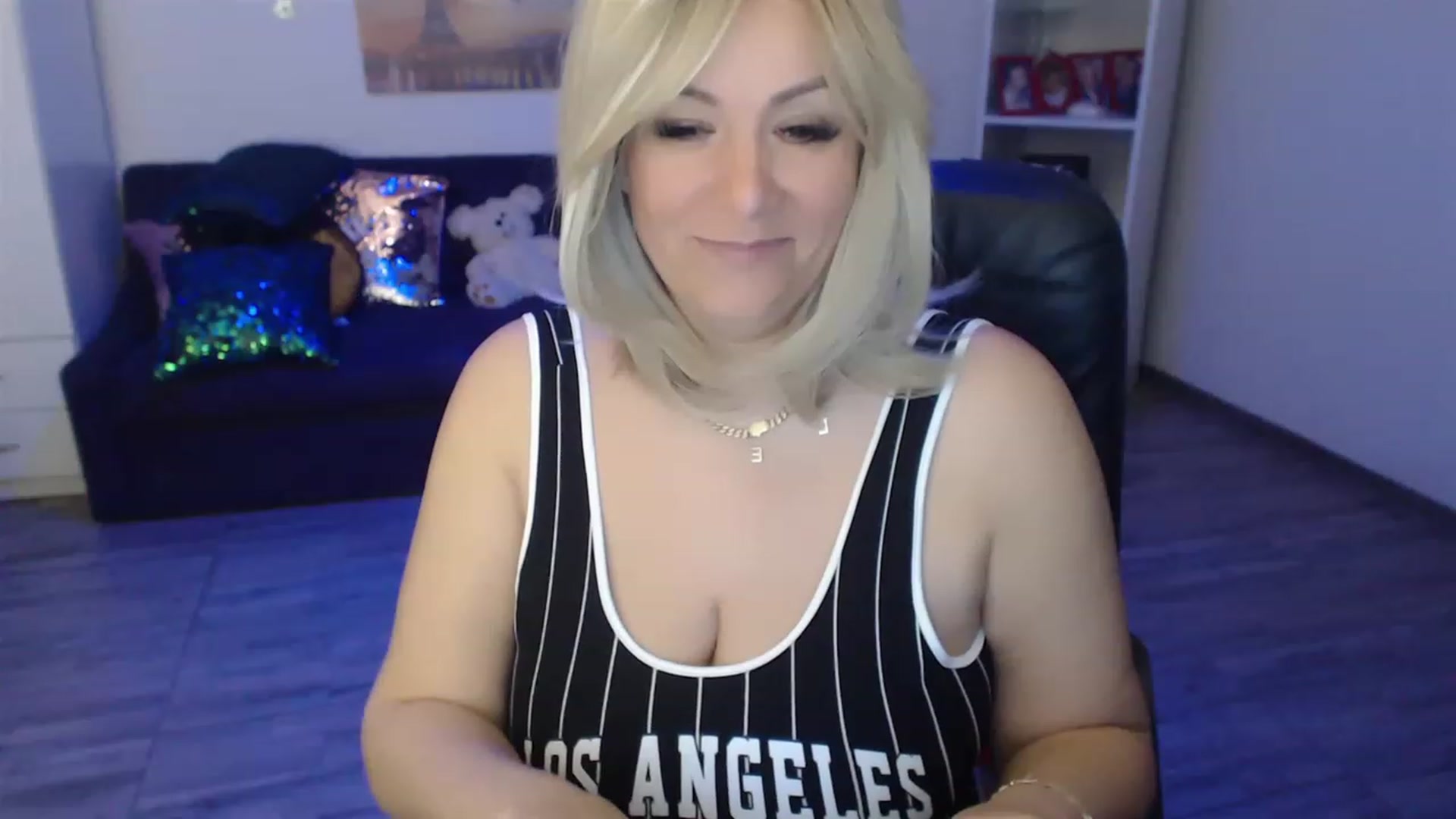 Gallery image thumbnail from A_baby_Boo's myfreecams stream on, 04/07/2023, 18:59 image 12 of 20