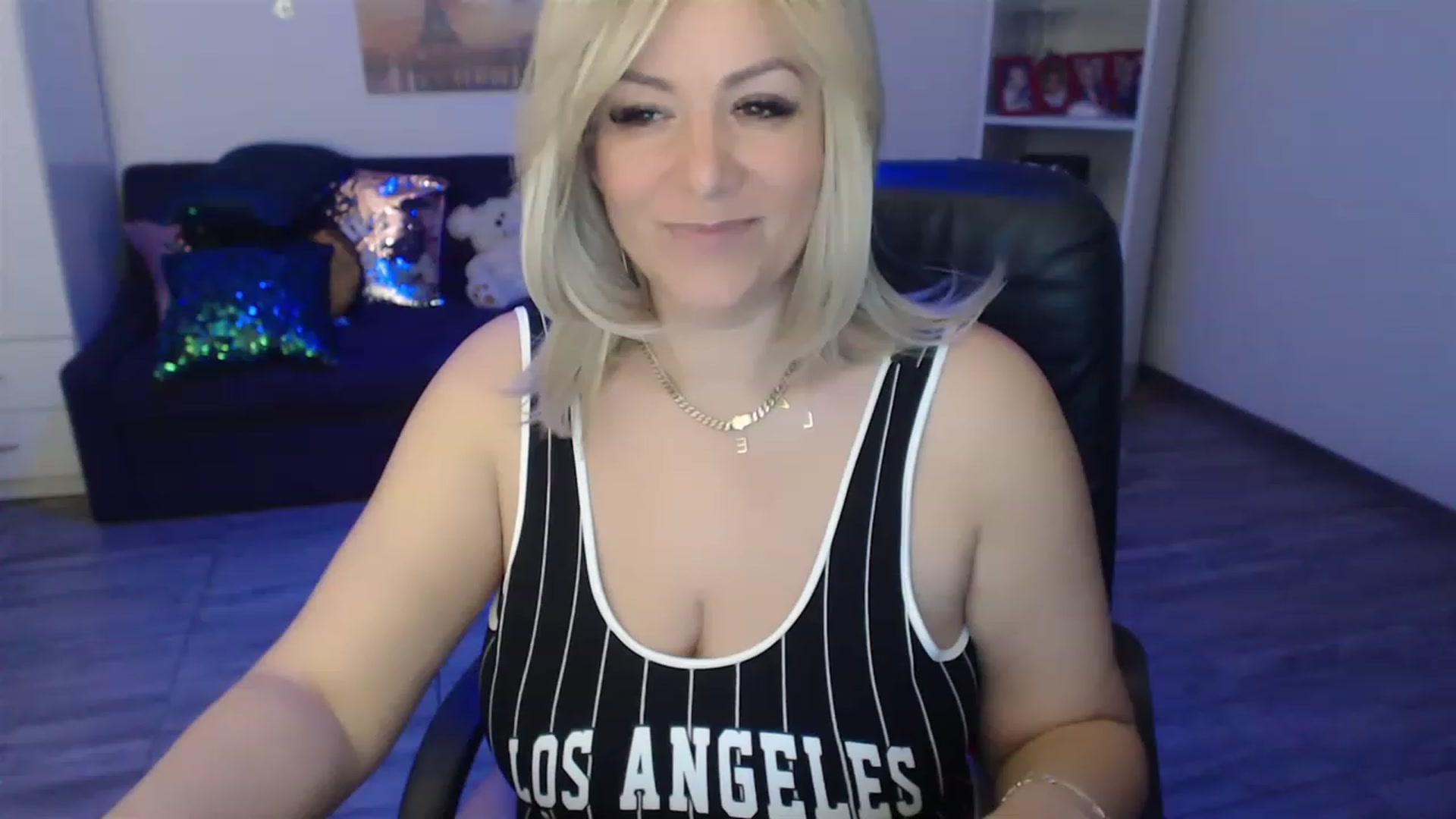 Gallery image thumbnail from A_baby_Boo's myfreecams stream on, 04/07/2023, 18:59 image 16 of 20