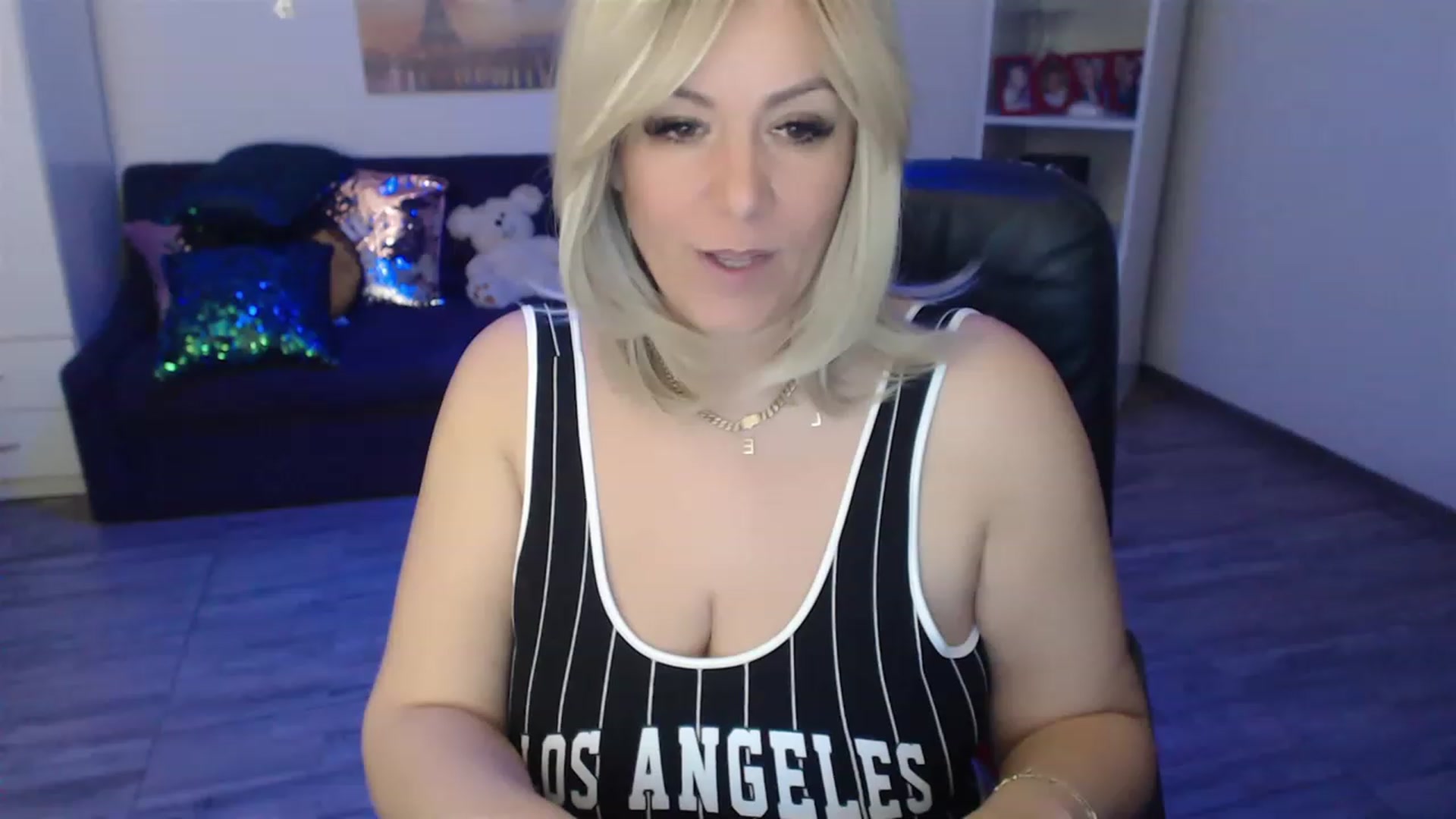 Gallery image thumbnail from A_baby_Boo's myfreecams stream on, 04/07/2023, 18:59 image 7 of 20
