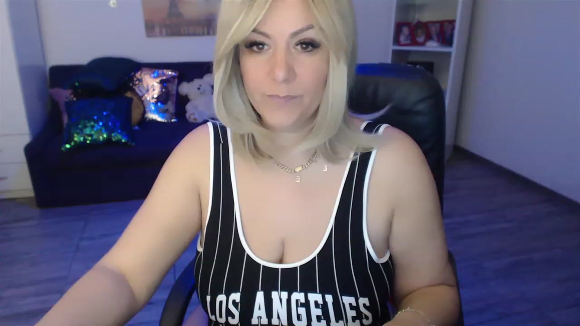 Gallery image thumbnail from A_baby_Boo's myfreecams stream on, 04/07/2023, 18:59 image 9 of 20
