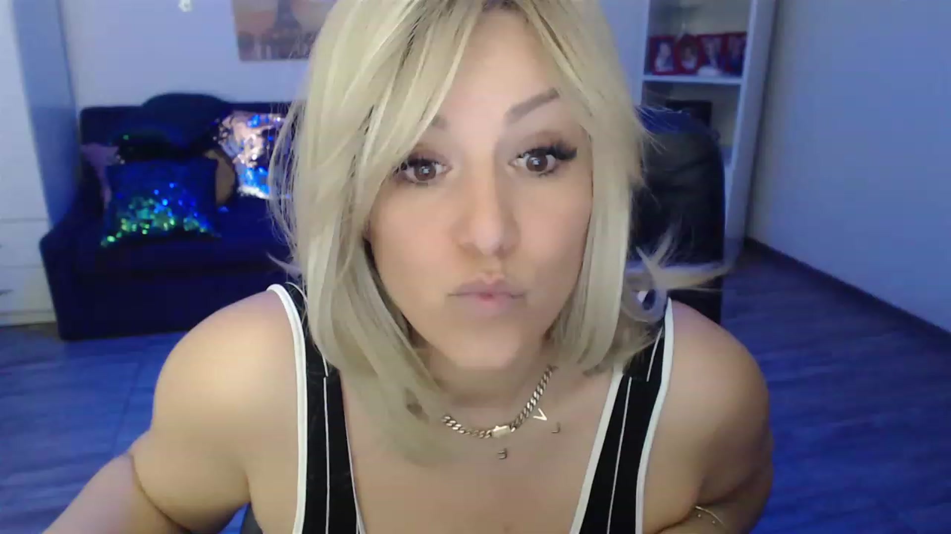 Gallery image thumbnail from A_baby_Boo's myfreecams stream on, 04/07/2023, 18:59 image 19 of 20