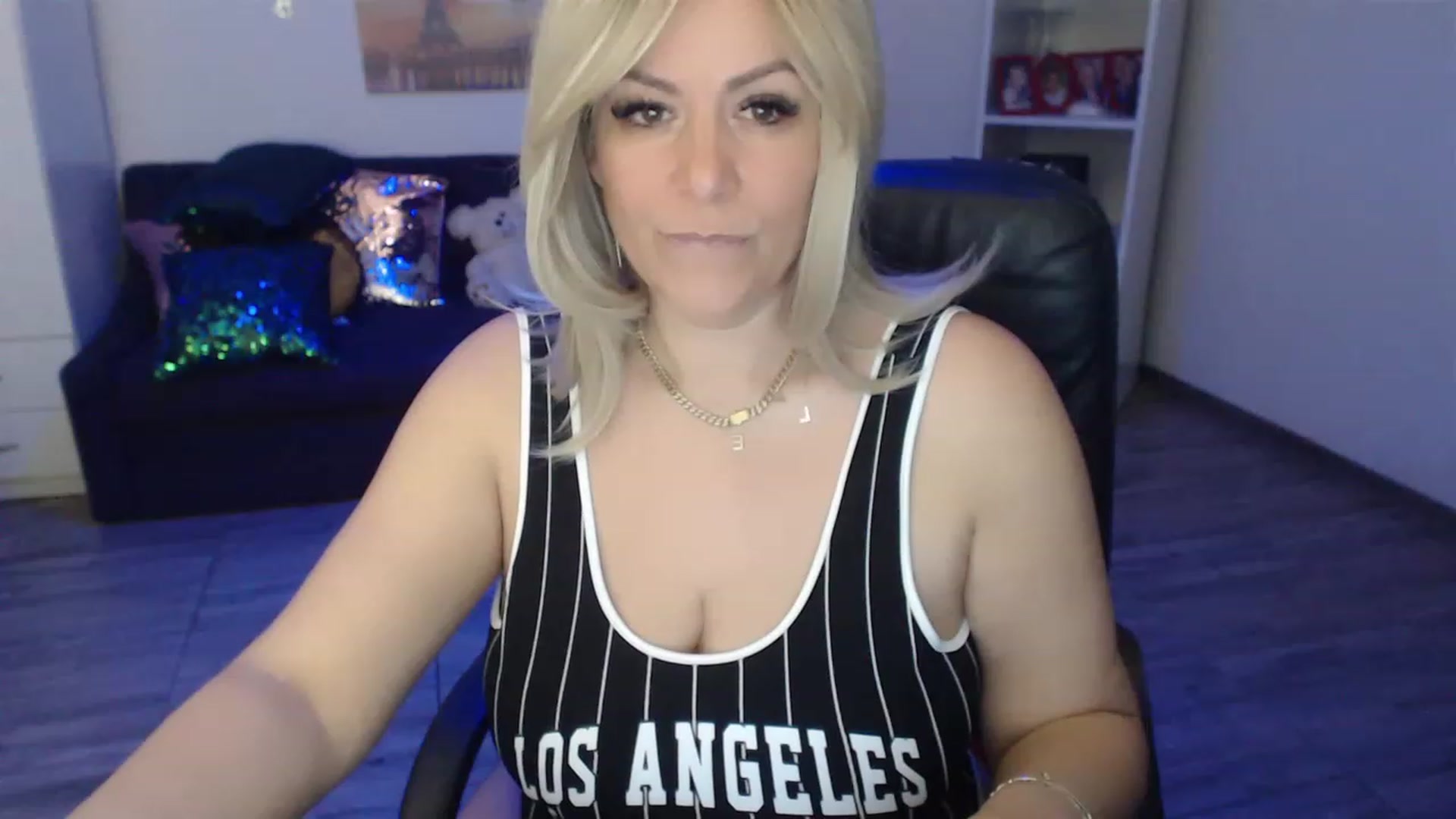 Gallery image thumbnail from A_baby_Boo's myfreecams stream on, 04/07/2023, 18:59 image 3 of 20