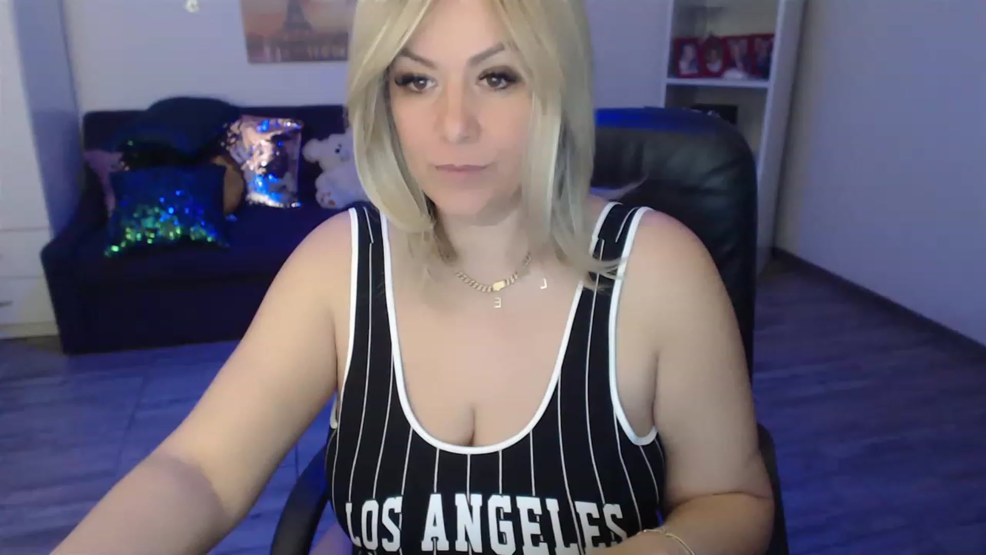 Gallery image thumbnail from A_baby_Boo's myfreecams stream on, 04/07/2023, 18:59 image 1 of 20
