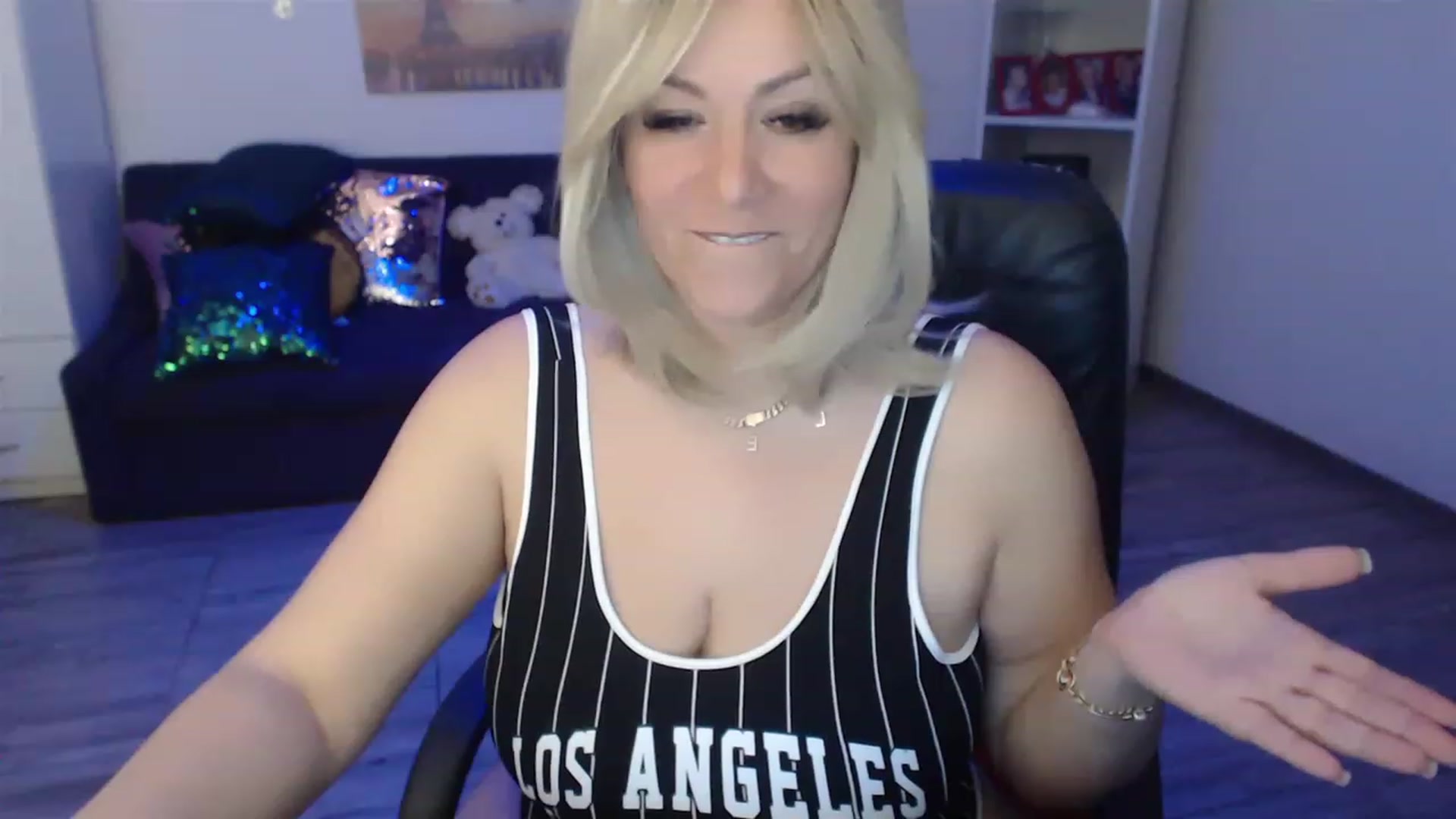 Gallery image thumbnail from A_baby_Boo's myfreecams stream on, 04/07/2023, 18:59 image 11 of 20