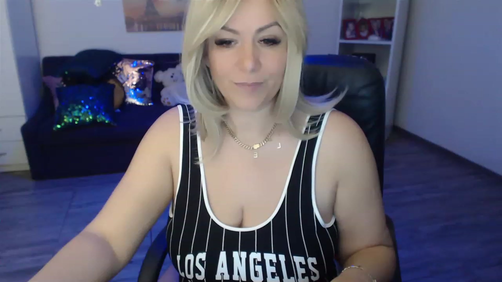 Gallery image thumbnail from A_baby_Boo's myfreecams stream on, 04/07/2023, 18:59 image 4 of 20