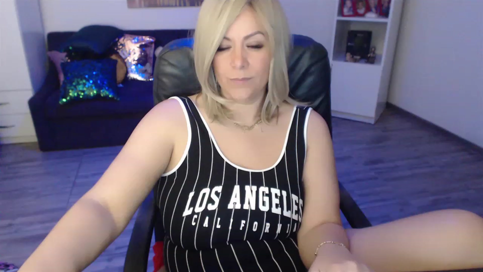 Gallery image thumbnail from A_baby_Boo's myfreecams stream on, 04/07/2023, 20:53 image 18 of 20
