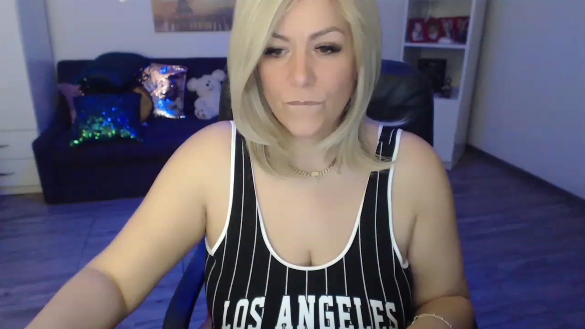 Gallery image thumbnail from A_baby_Boo's myfreecams stream on, 04/07/2023, 20:53 image 2 of 20