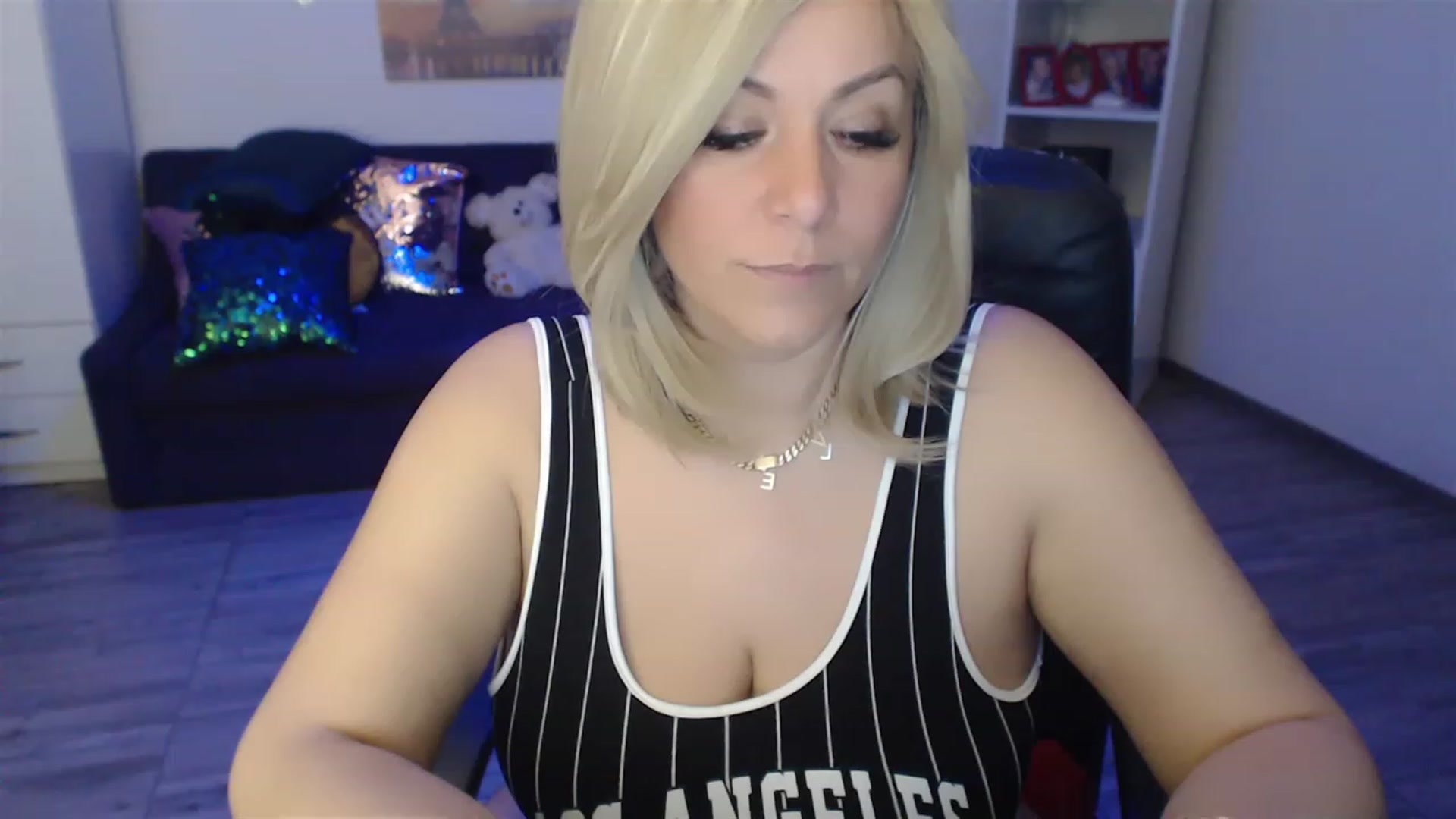 Gallery image thumbnail from A_baby_Boo's myfreecams stream on, 04/07/2023, 20:53 image 9 of 20