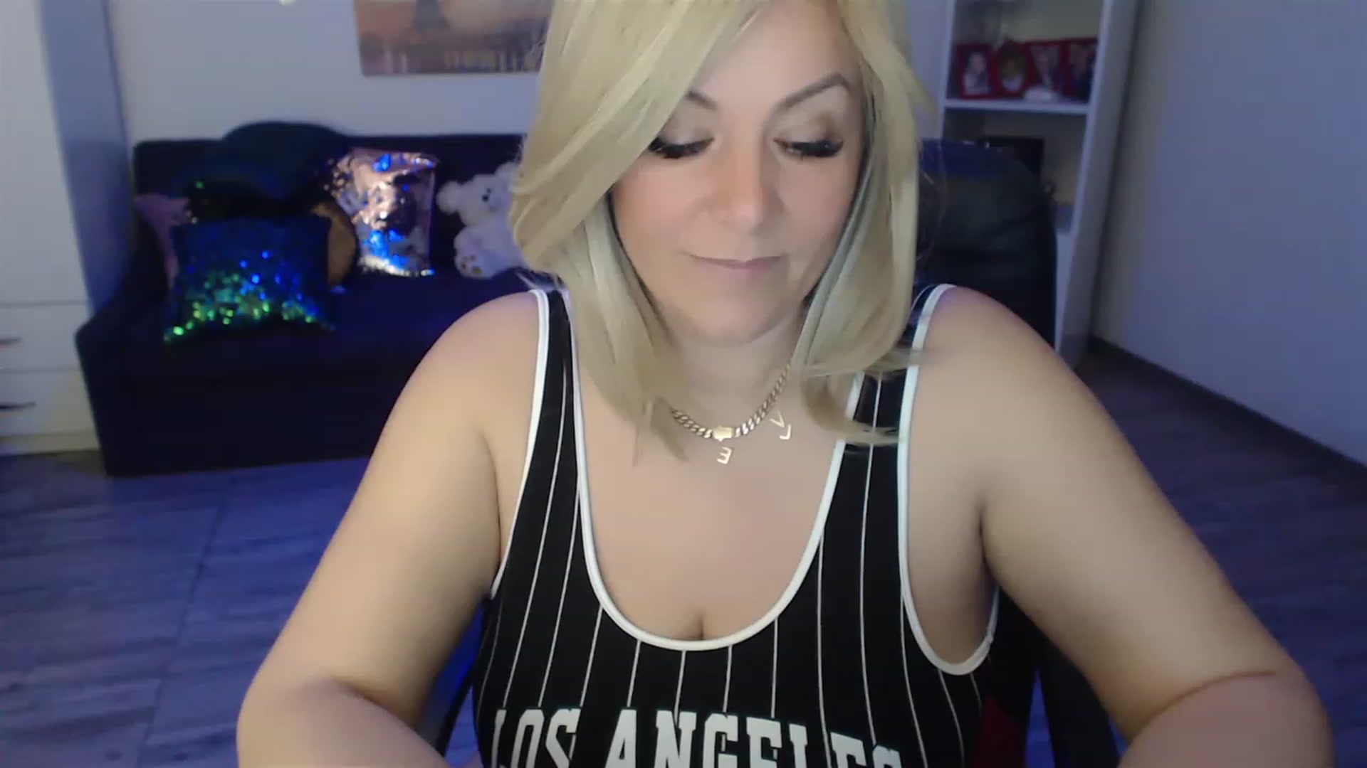 Gallery image thumbnail from A_baby_Boo's myfreecams stream on, 04/07/2023, 20:53 image 7 of 20