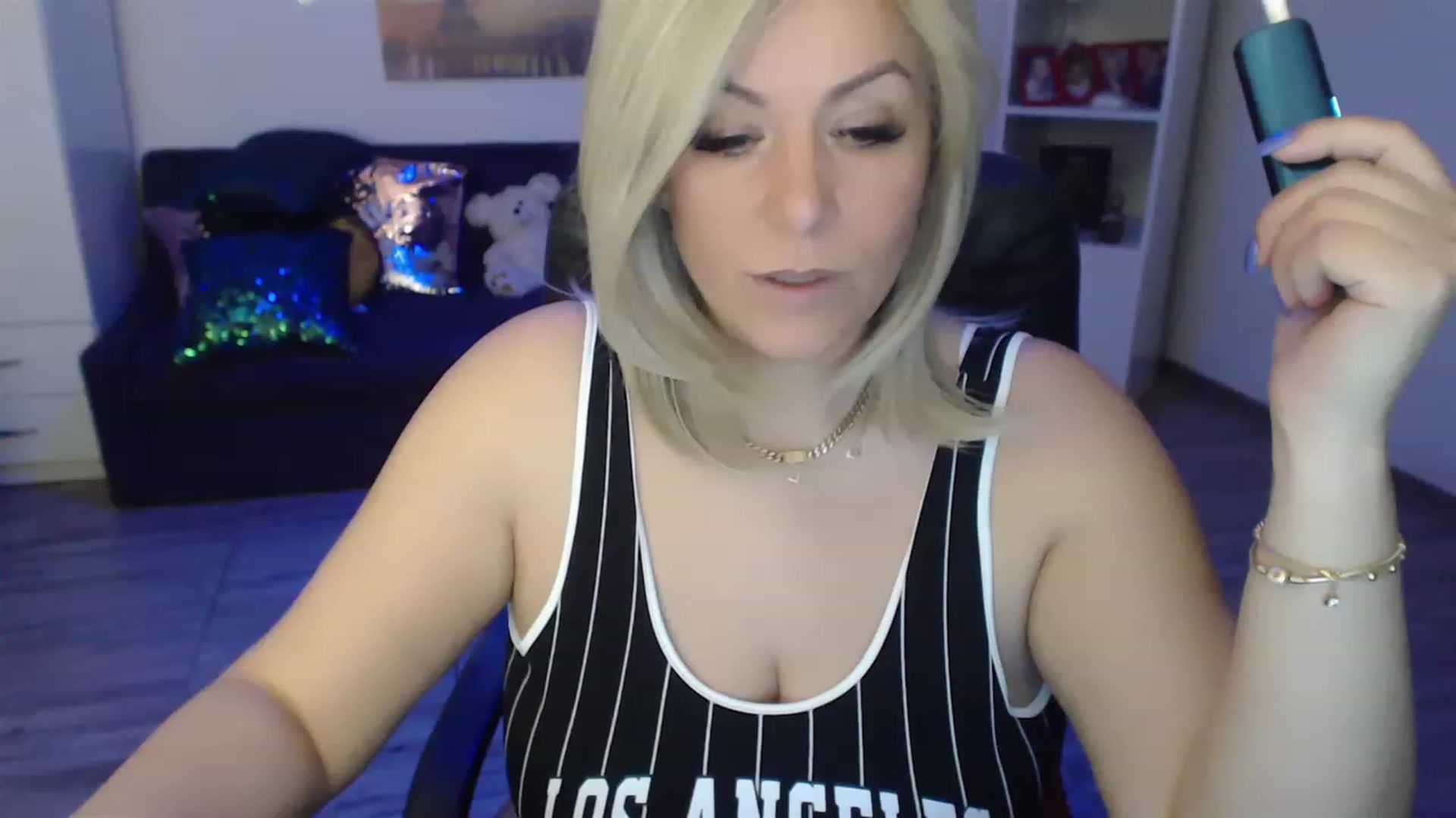Gallery image thumbnail from A_baby_Boo's myfreecams stream on, 04/07/2023, 20:53 image 1 of 20