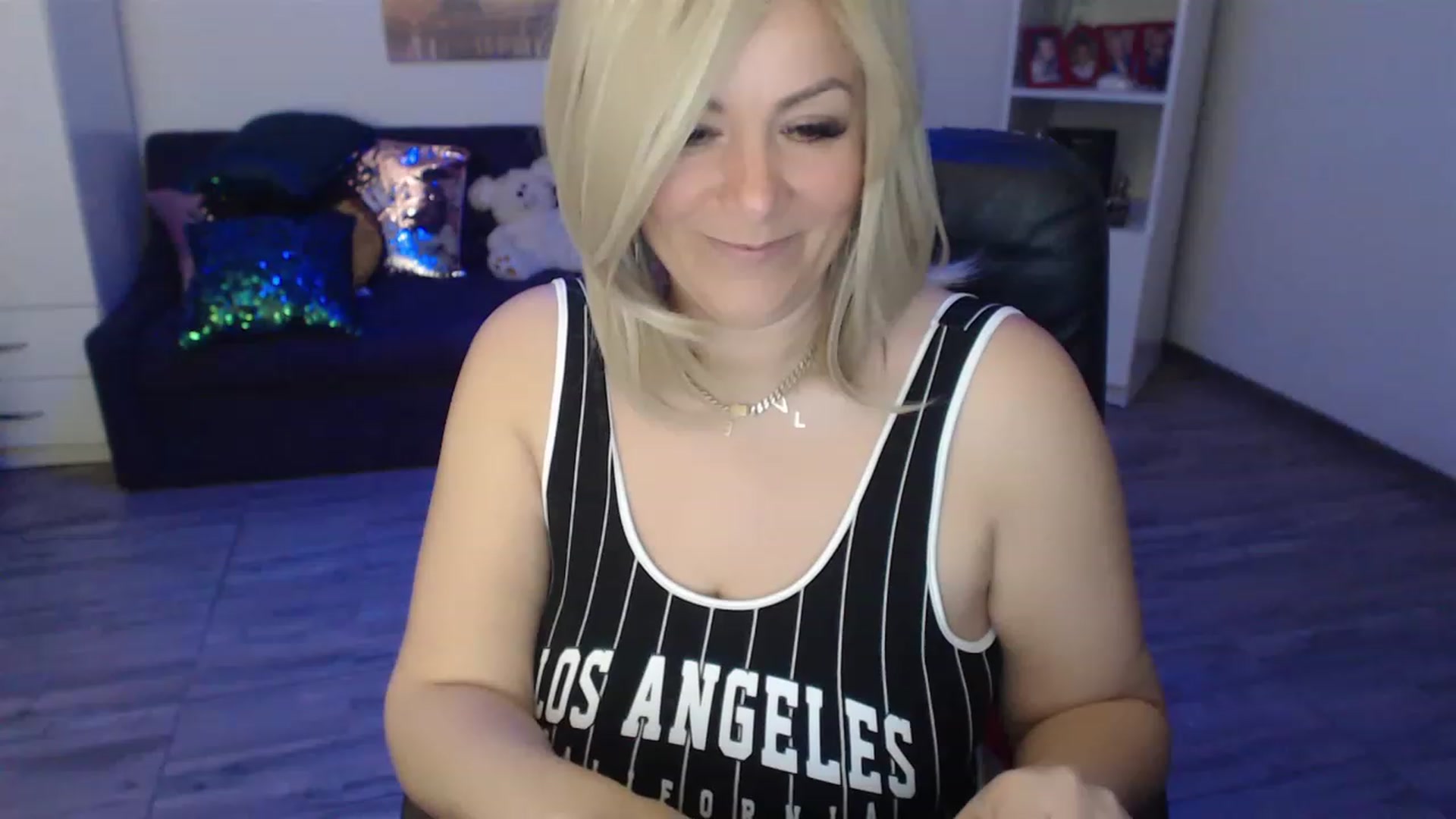 Gallery image thumbnail from A_baby_Boo's myfreecams stream on, 04/07/2023, 20:53 image 16 of 20