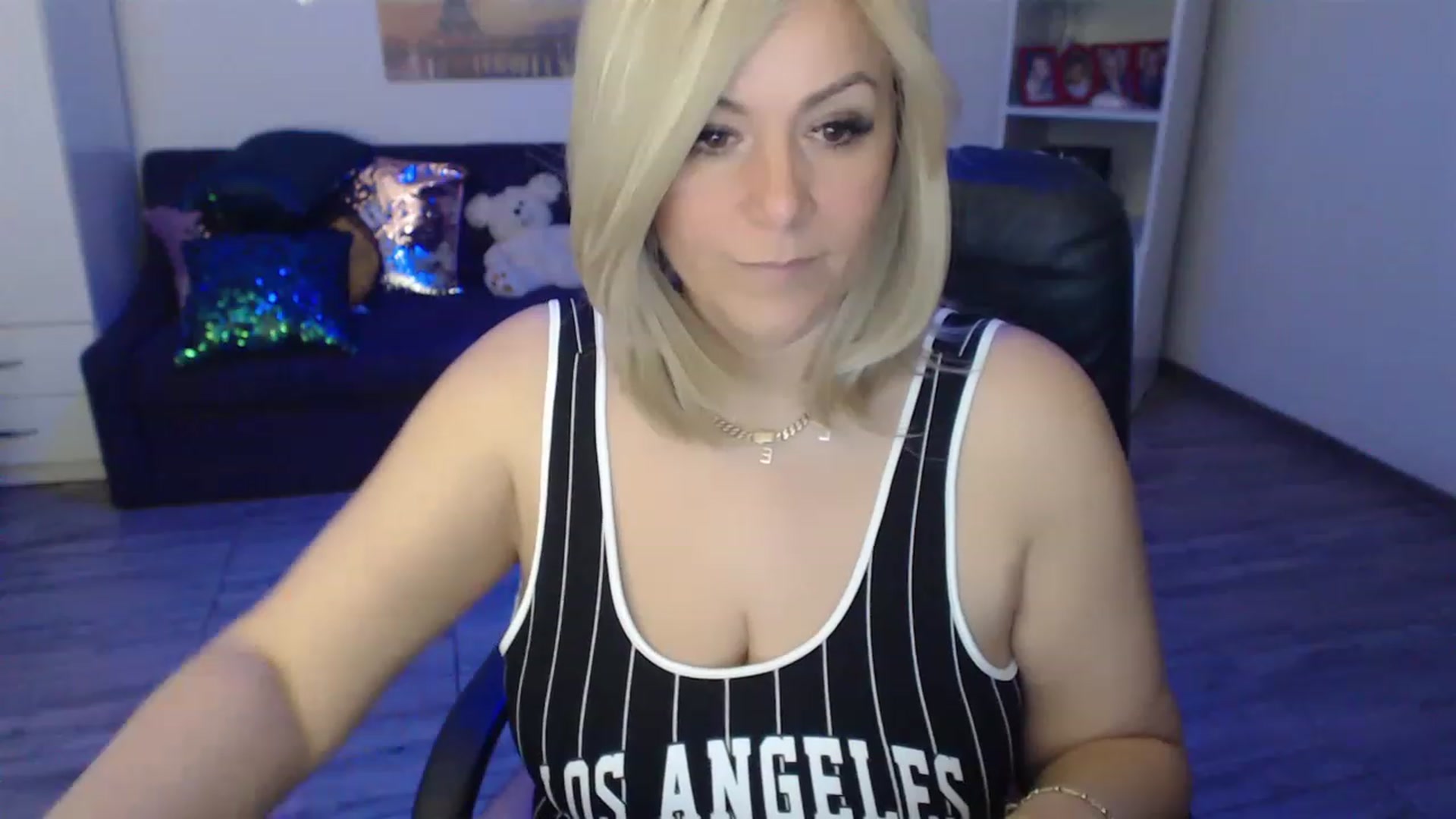 Gallery image thumbnail from A_baby_Boo's myfreecams stream on, 04/07/2023, 20:53 image 10 of 20