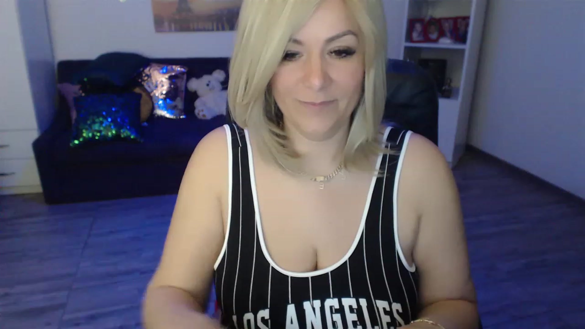 Gallery image thumbnail from A_baby_Boo's myfreecams stream on, 04/07/2023, 20:53 image 13 of 20