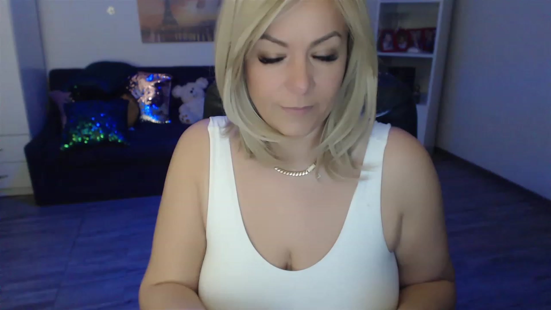 Gallery image thumbnail from A_baby_Boo's myfreecams stream on, 04/08/2023, 21:25 image 2 of 20