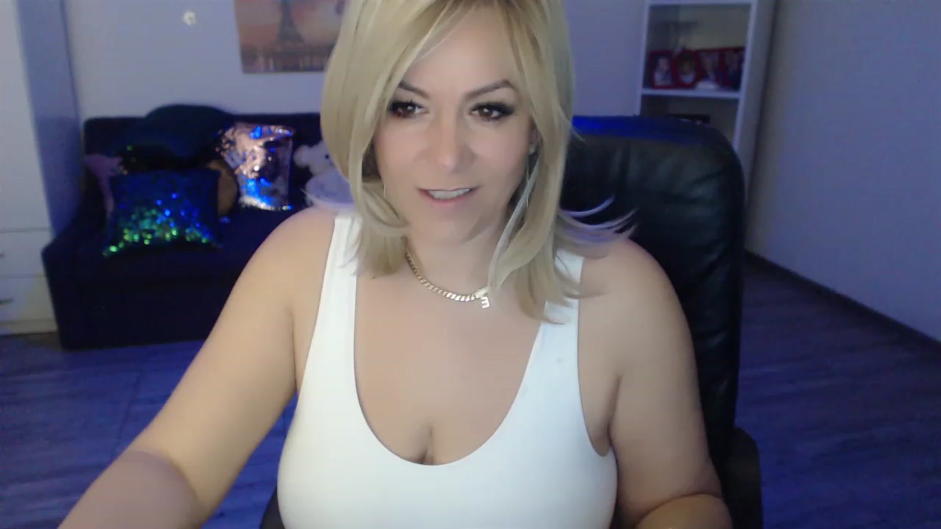 Gallery image thumbnail from A_baby_Boo's myfreecams stream on, 04/08/2023, 21:25 image 9 of 20