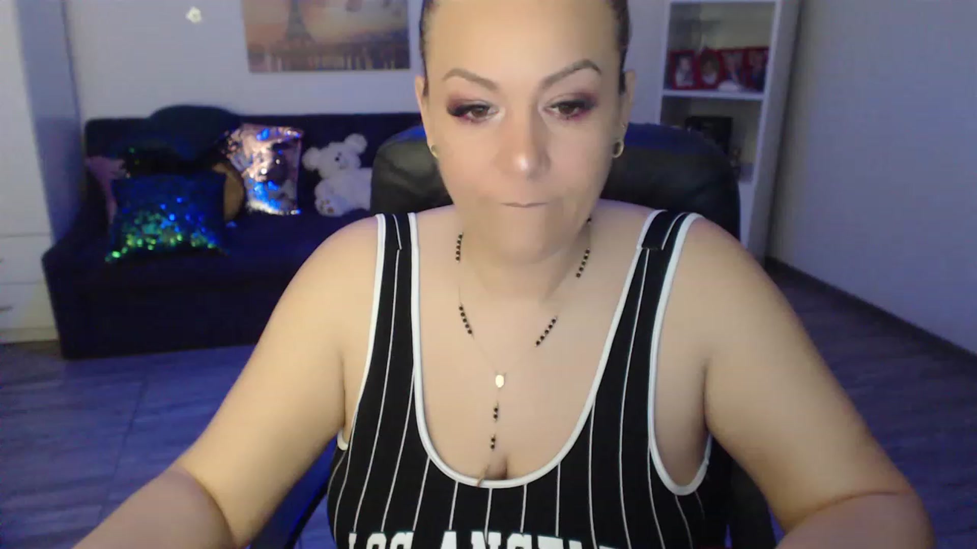 Gallery image thumbnail from A_baby_Boo's myfreecams stream on, 04/12/2023, 18:35 image 11 of 20