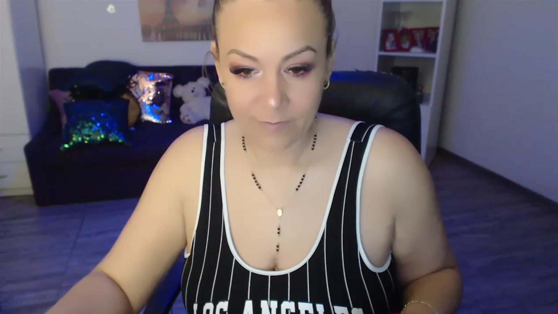 Gallery image thumbnail from A_baby_Boo's myfreecams stream on, 04/12/2023, 18:35 image 4 of 20